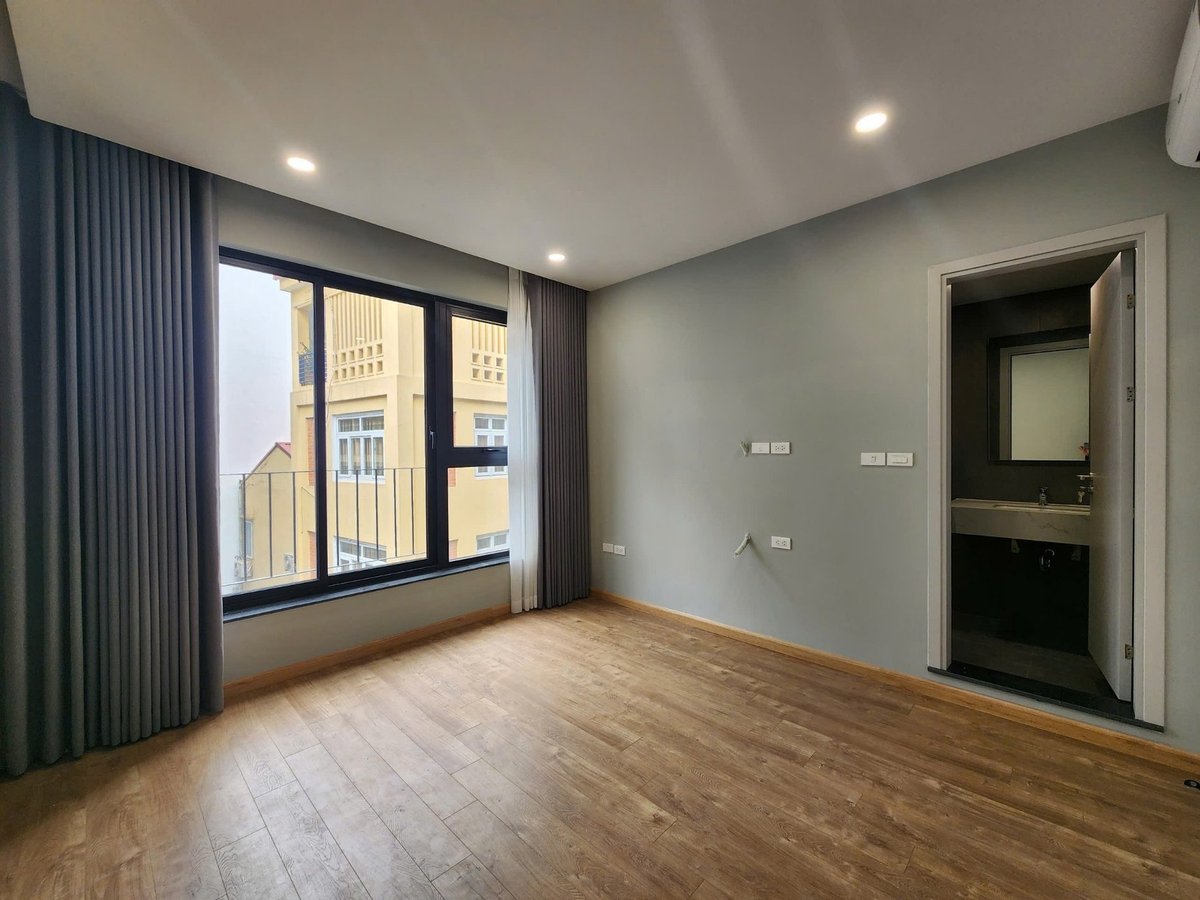 Bán Nhà Võng Thị. Tây Hô. 6 Tầng Thang Máy. Ô Tô. DT 50m2. MT 5.3m. Giá 22.4 Tỷ
