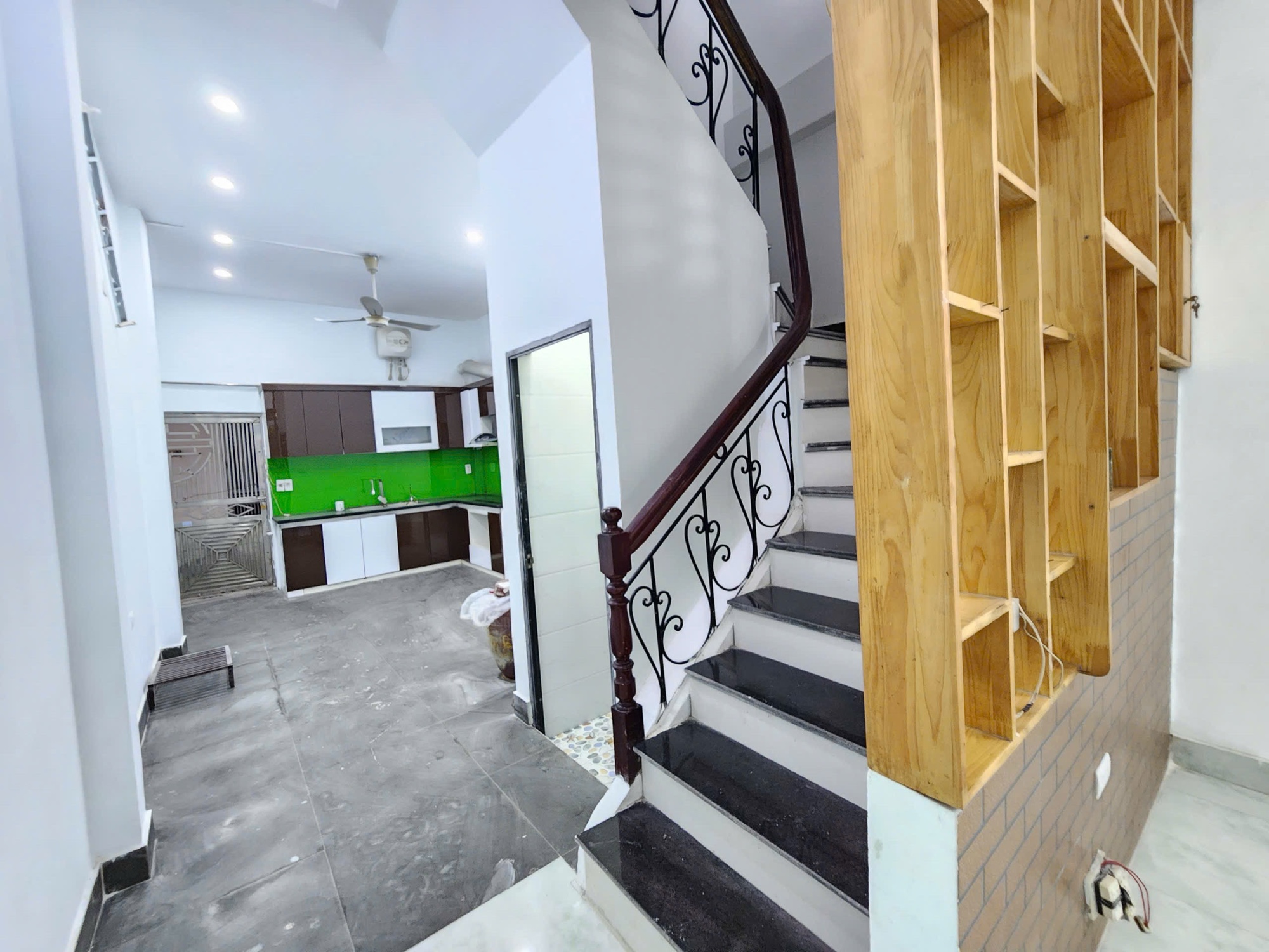 [BÁN GẤP] TÂN MAI 38M² – 4 TẦNG – 2 MẶT NGÕ – KINH DOANH – 10M RA Ô TÔ