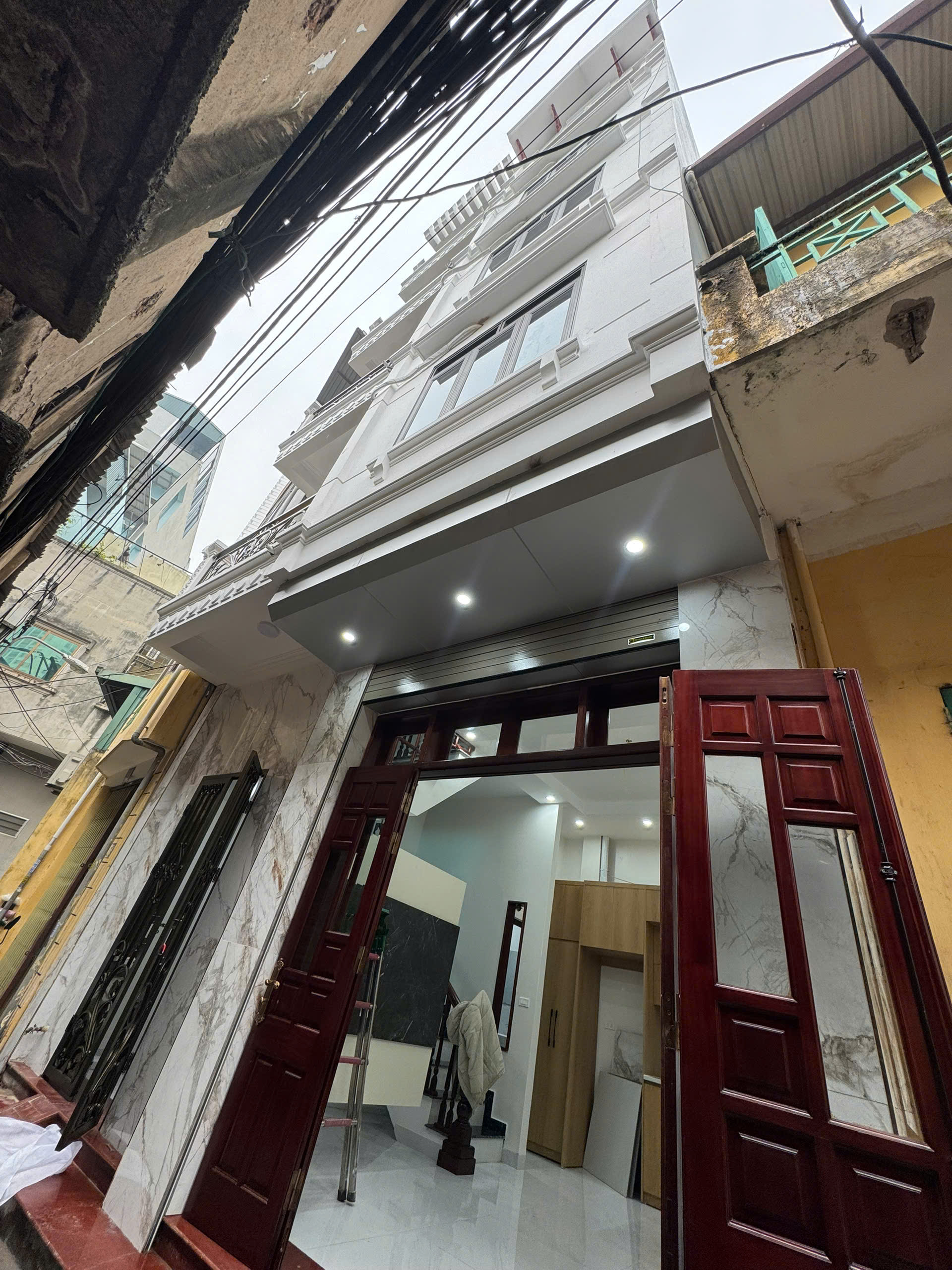 Nhà mới tinh 5T ngay Cầu Trắng, full nội thất, ô tô đỗ gần chỉ gần 9 tỷ.