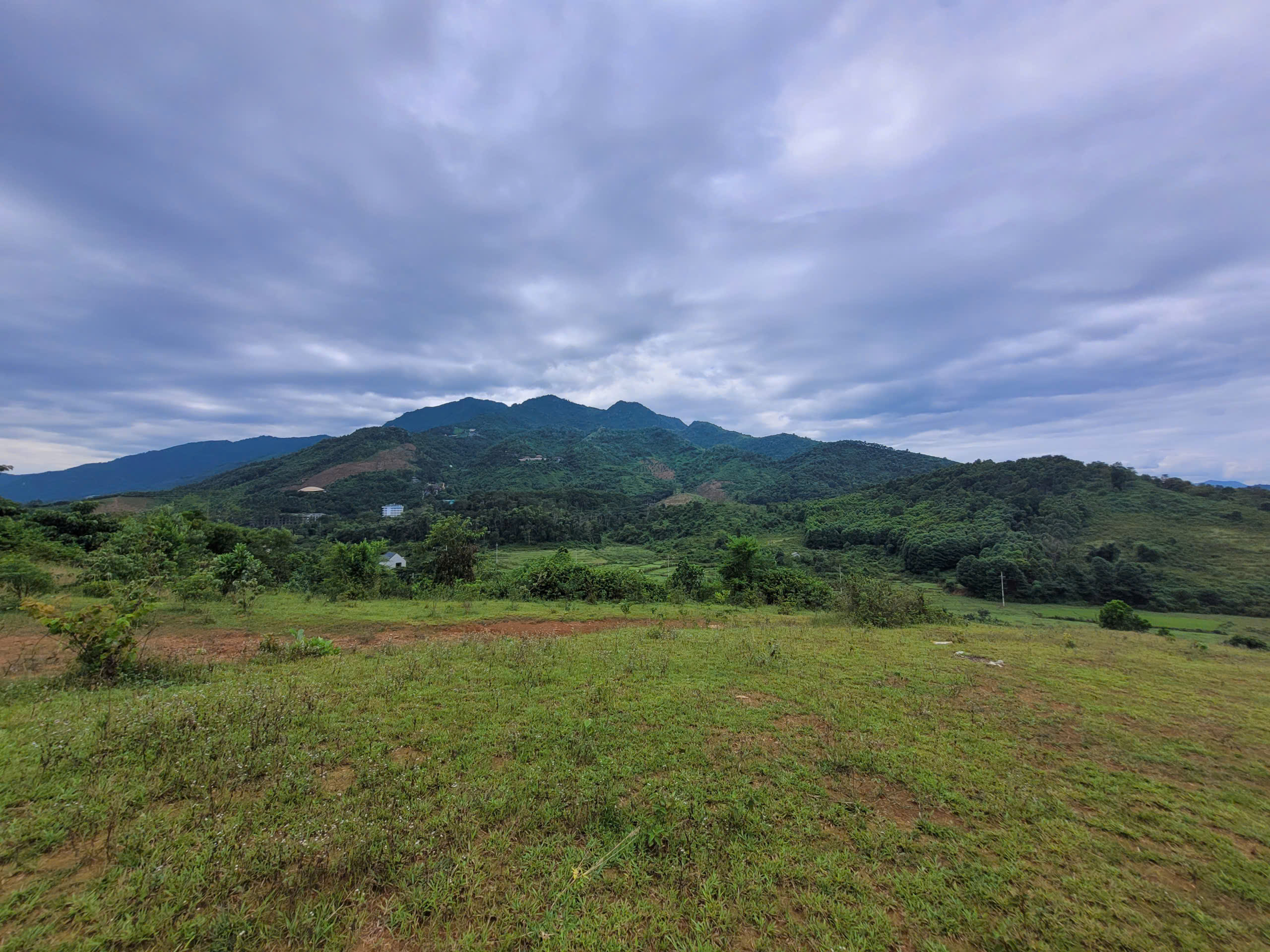 SỞ HỮU NGAY LÔ ĐẤT ĐẸP - GIÁ TỐT - Vị Trí Đắc Địa Tại Yên Trung, Thạch Thất, Hà Nội