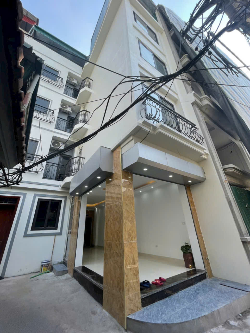 GIẢM CHÀO 300TR CĂN 37M2, 5T THANG MÁY TẠI PHAN ĐÌNH GIÓT CHỈ CÒN NHỈNH 9 TỶ