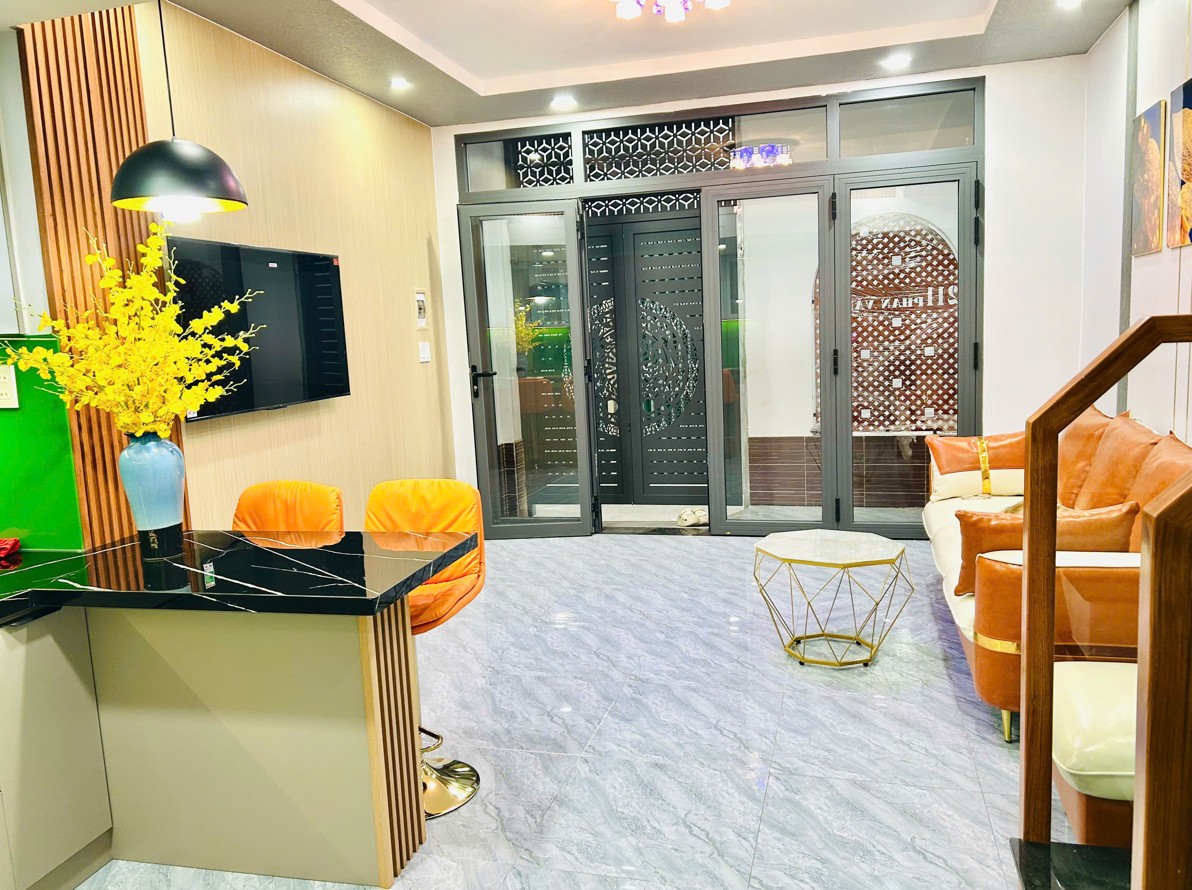 HIẾM! Sở hữu ngay nhà đẹp trung tâm TP Nha Trang – Giá tốt – Vị trí đắc địa – Gần Cầu Hà Ra