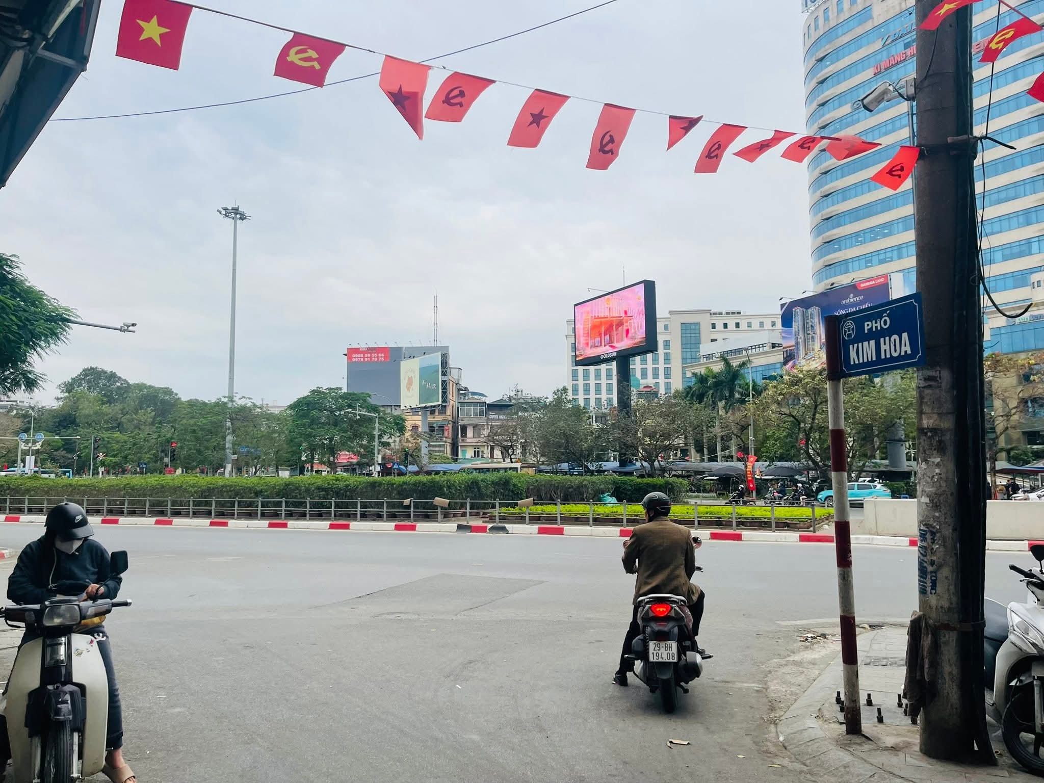 MẶT PHỐ KIM HOA - KINH DOANH - TẦM TIỀN HIẾM