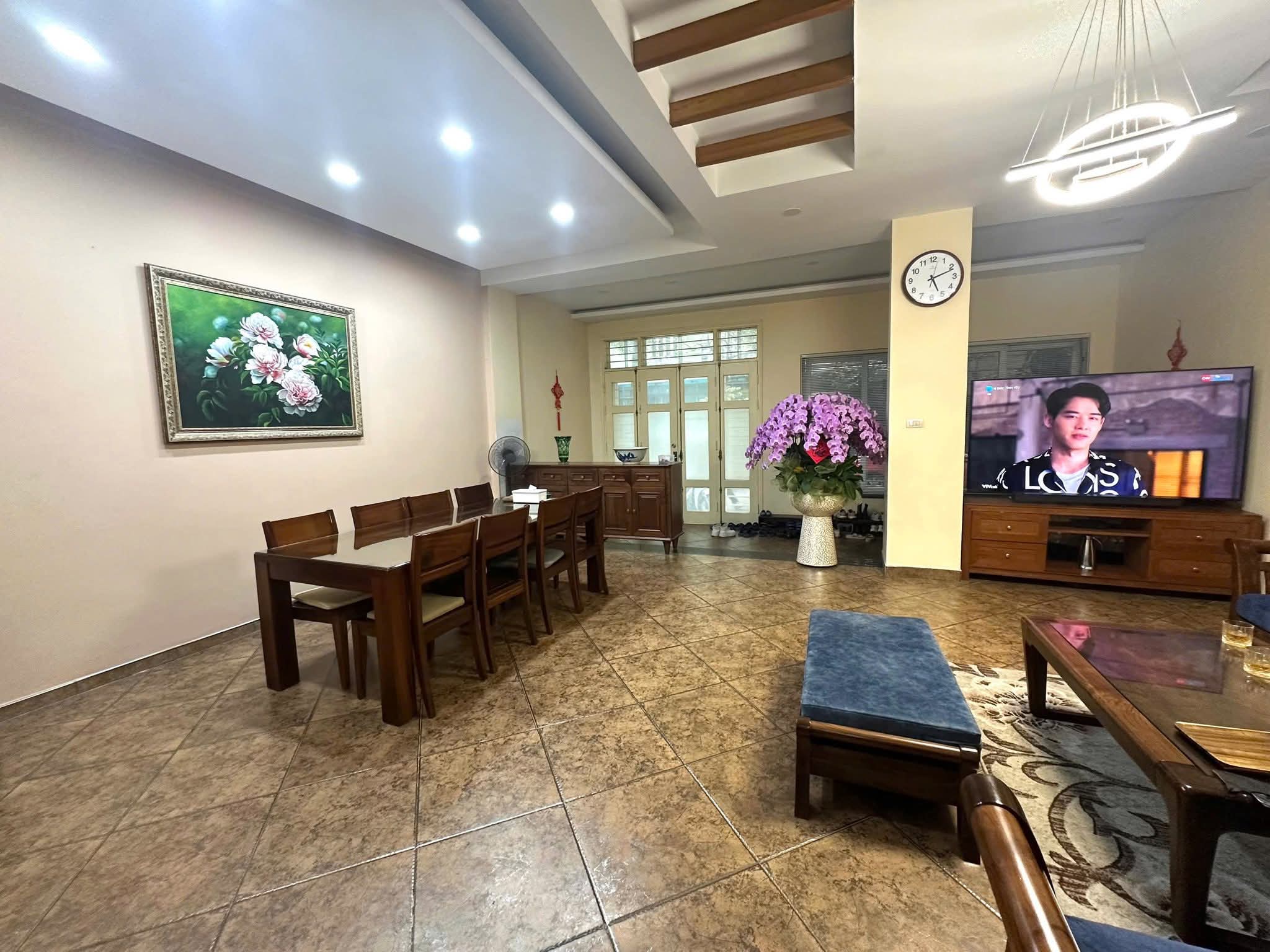 NGUYỄN THỊ THẬP - PHÂN LÔ - VỈA HÈ ÔTÔ TRÁNH