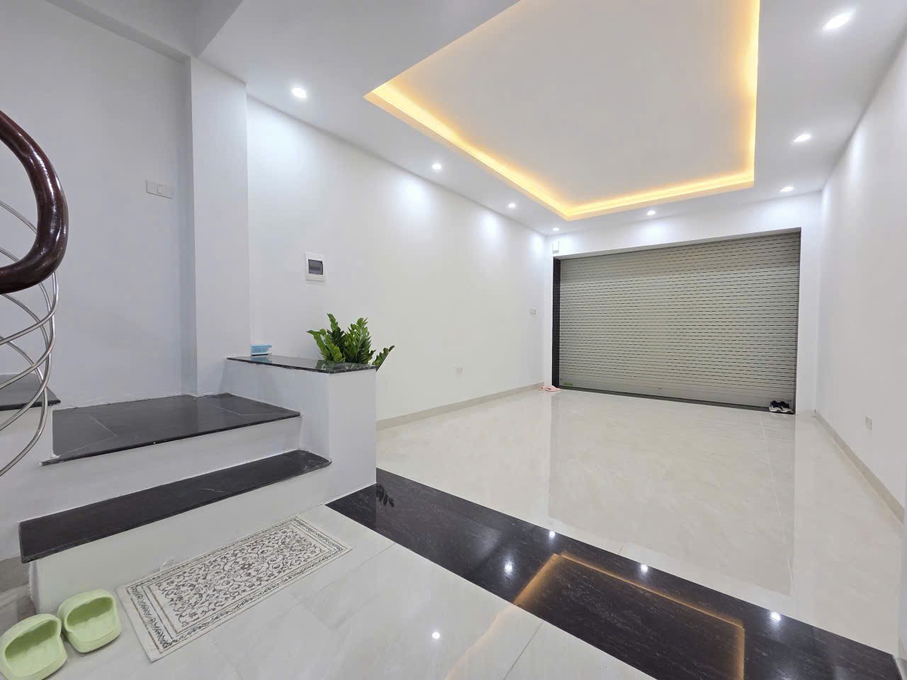 LÊ TRỌNG TẤN - PHÂN LÔ - GARA 7 CHỖ - KHUNG CỘT CHẮC CHẮN