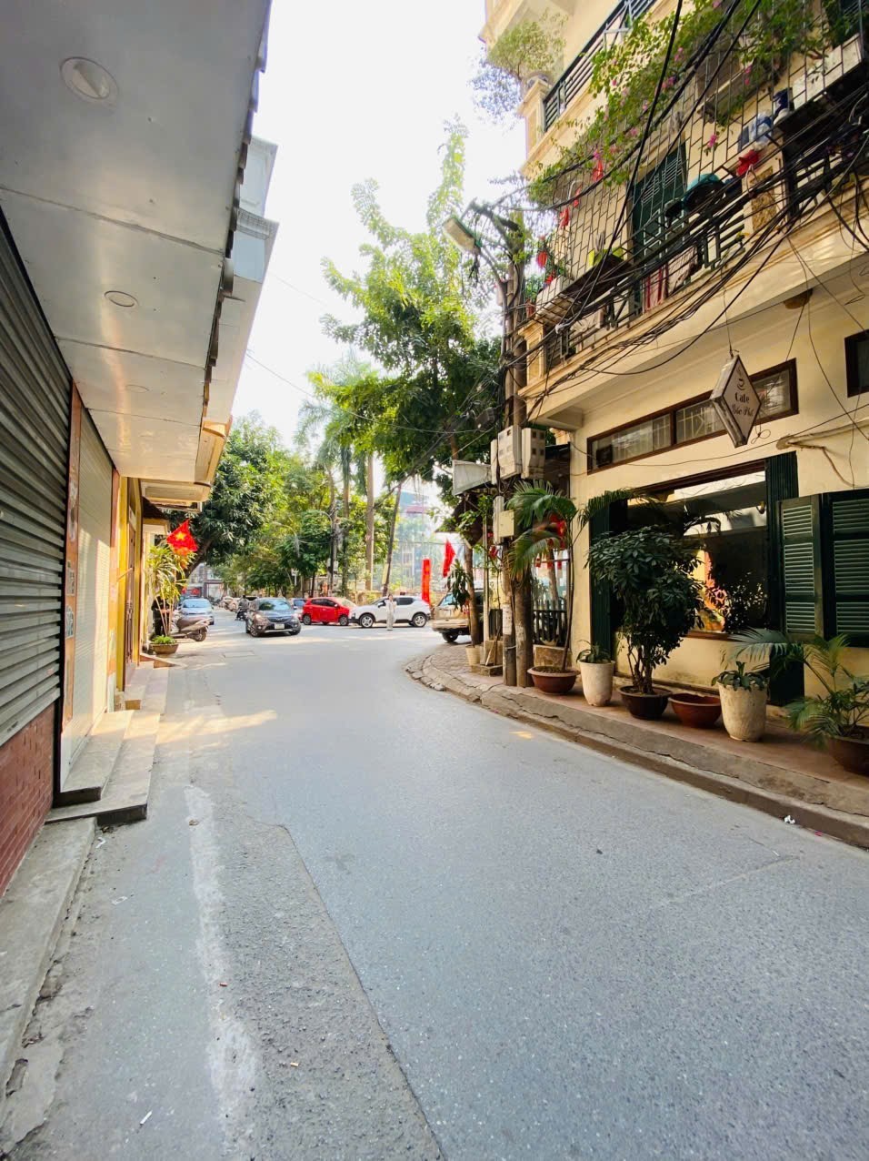 NHÀ MAI DỊCH - ÔTÔ ĐỖ - VÀO NHÀ - Ô CHỜ THANG MÁY
