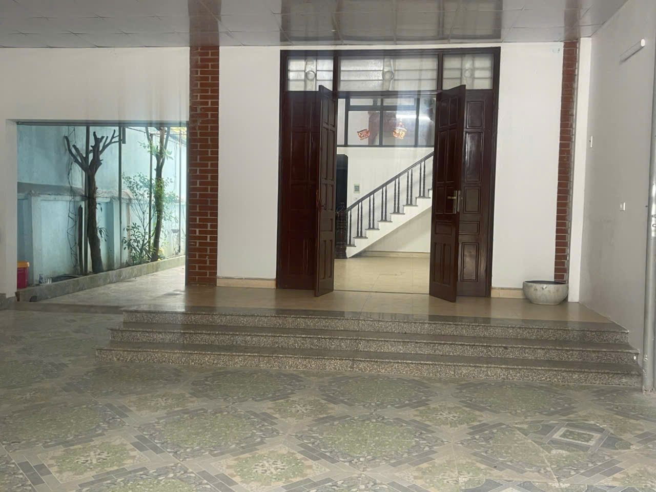 NHÀ ĐẸP, 2 GIAN CỬA HÀNG MẶT ĐƯỜNG NHỰA