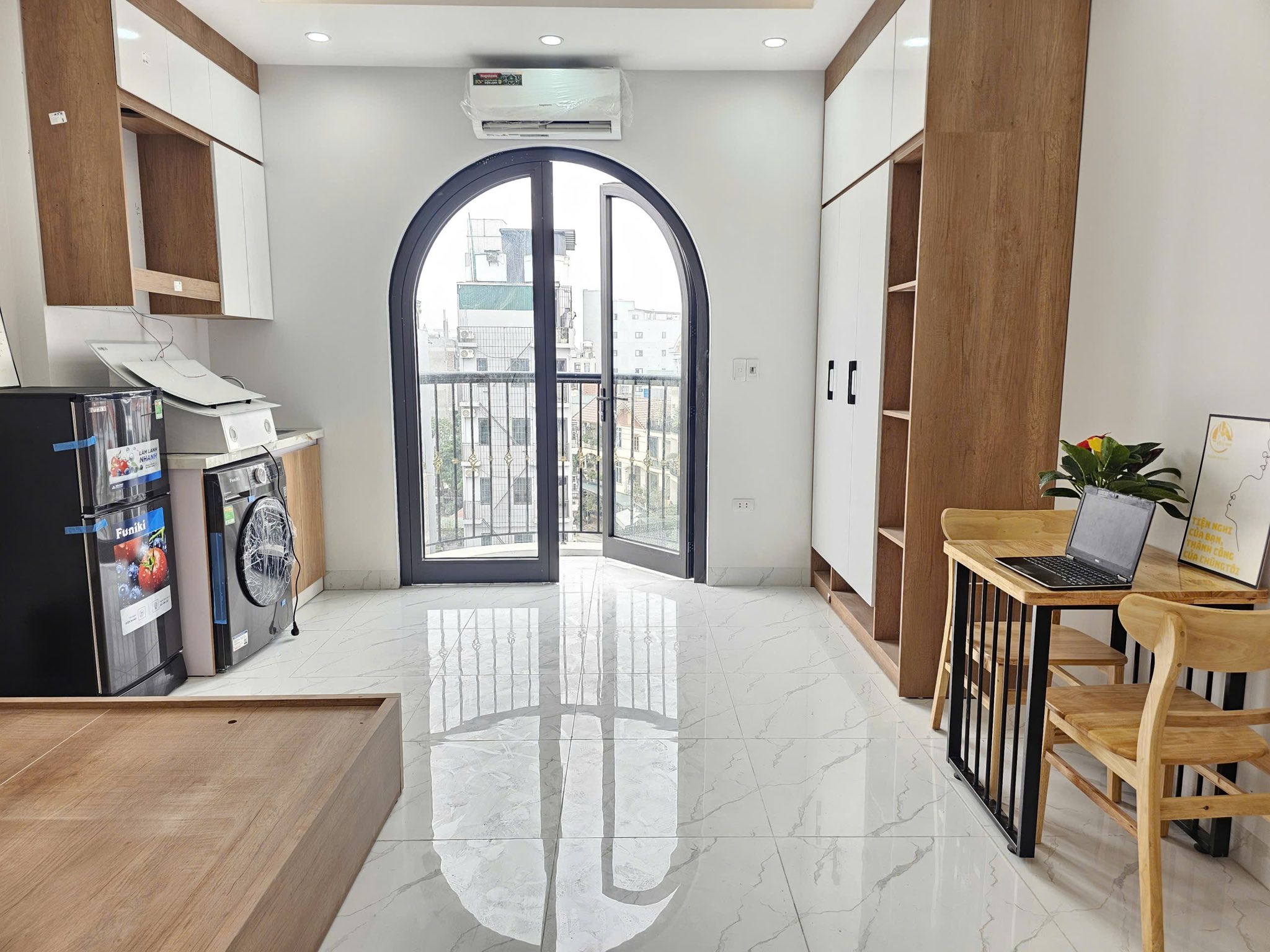 Đáng để đầu tư! Bán tòa dòng tiền 8 tầng KĐT Kim Chung mặt tiền 9.5m chỉ 40.5 tỉ, 160 triệu/tháng