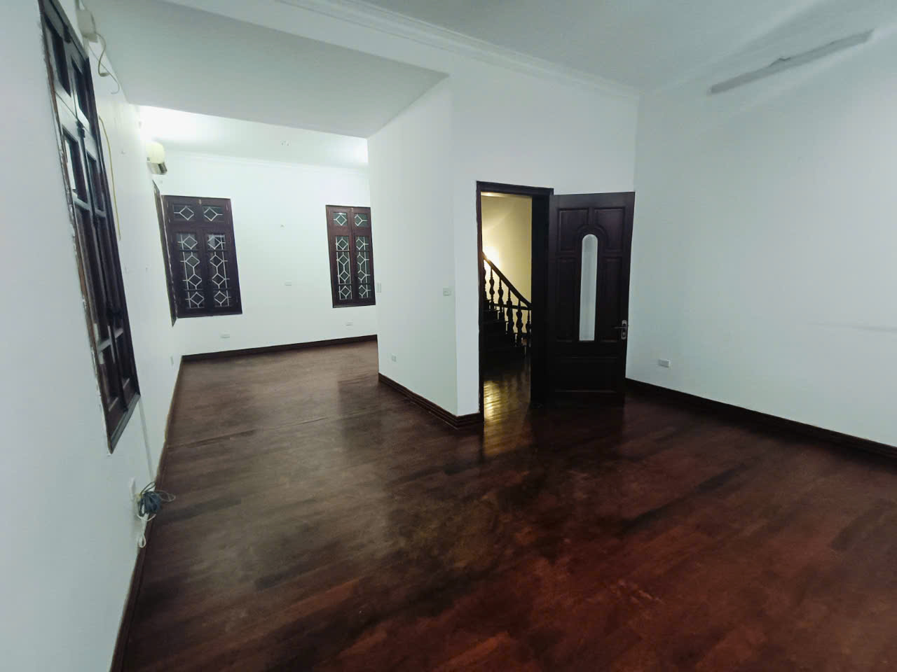 Cho thuê biệt thự mới hiện đại KĐT Mỹ Đình 1. DT 200m xây 4 tầng, mt 12m. Giá 50tr.