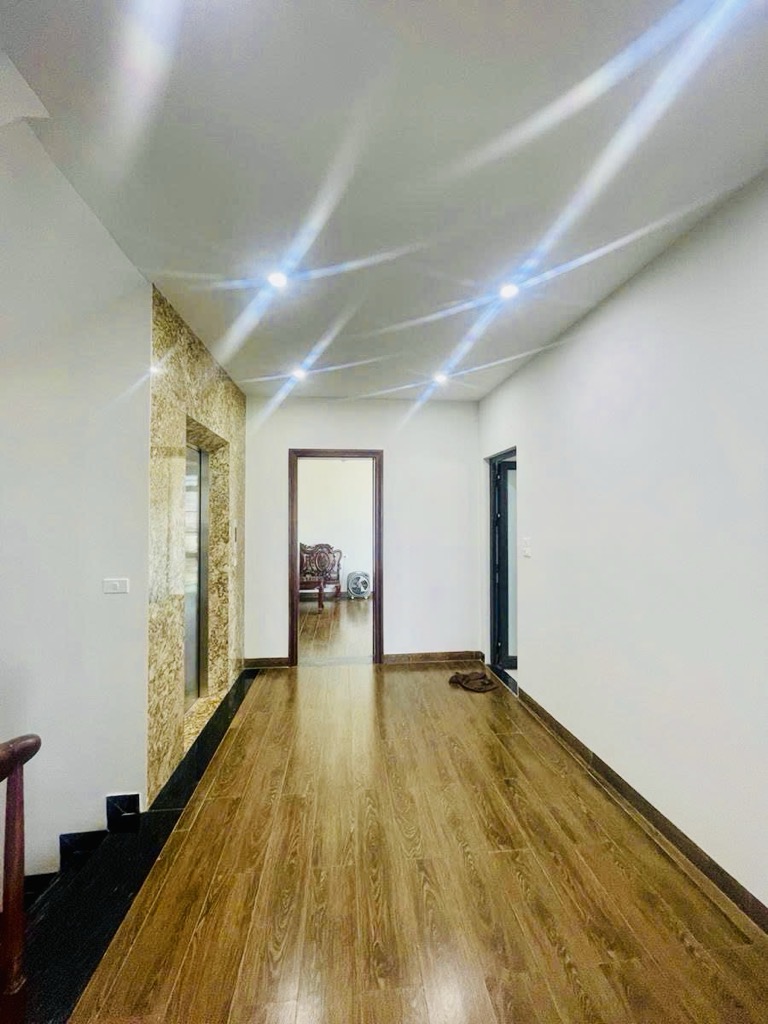 Bán nhà siêu đẹp mặt phố Bồ Đề- Lô Góc- View Hồ - 100m 7 tầng thang máy nhỉnh 29 tỷ(TL)
