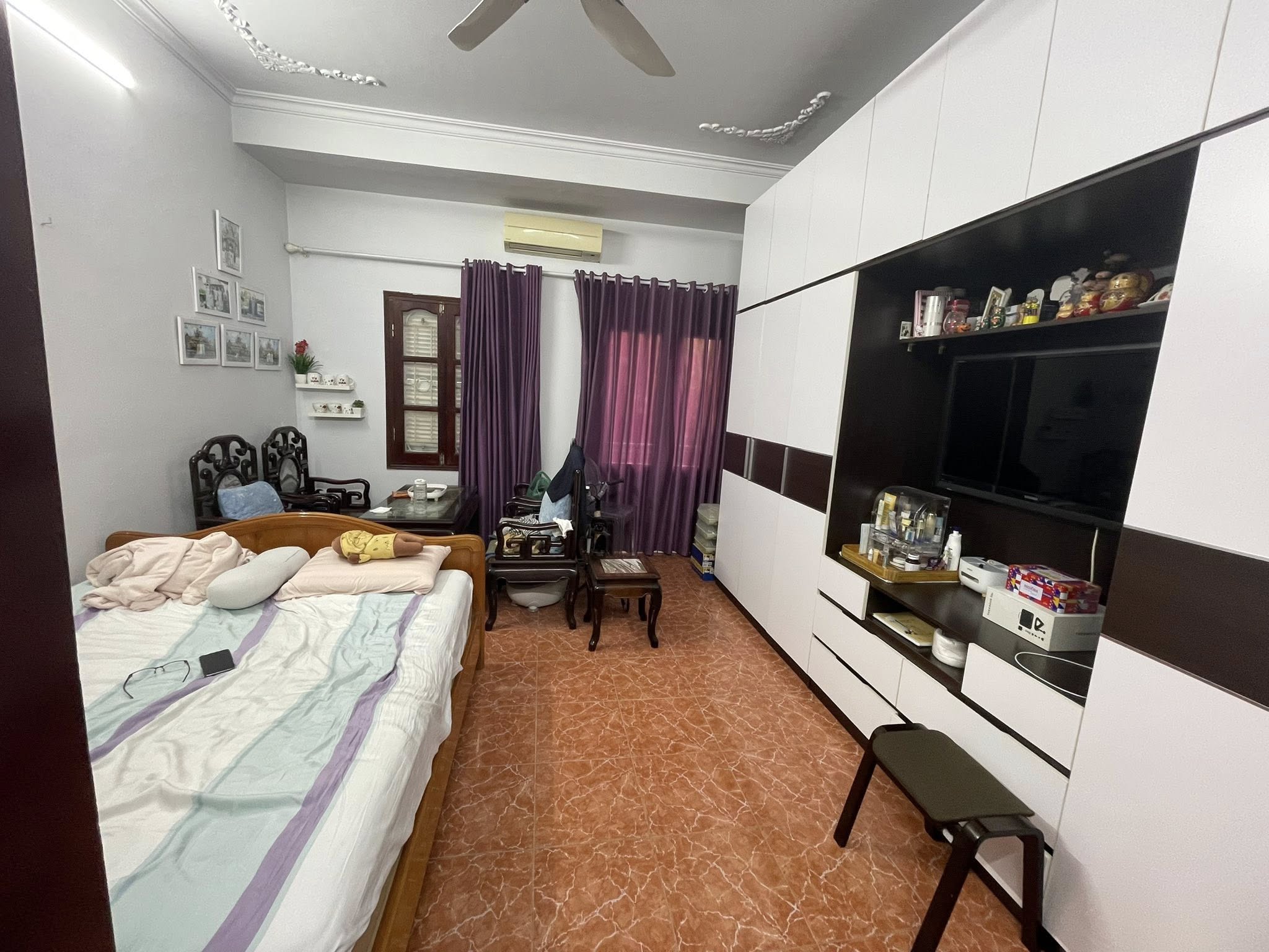 Rất hiếm! Bán nhà Hào Nam 32m2, 4 tầng, mặt tiền gần 4.2m, nhỉnh 13 tỷ, ô tô tránh, vỉa hè