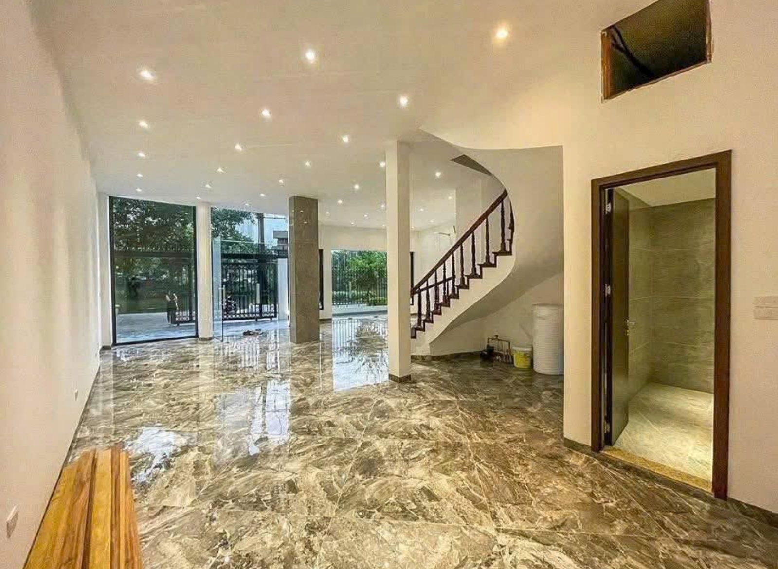 PHỐ TÔ NGỌC VÂN – DÒNG TIỀN NGOẠI TỆ ỔN ĐỊNH