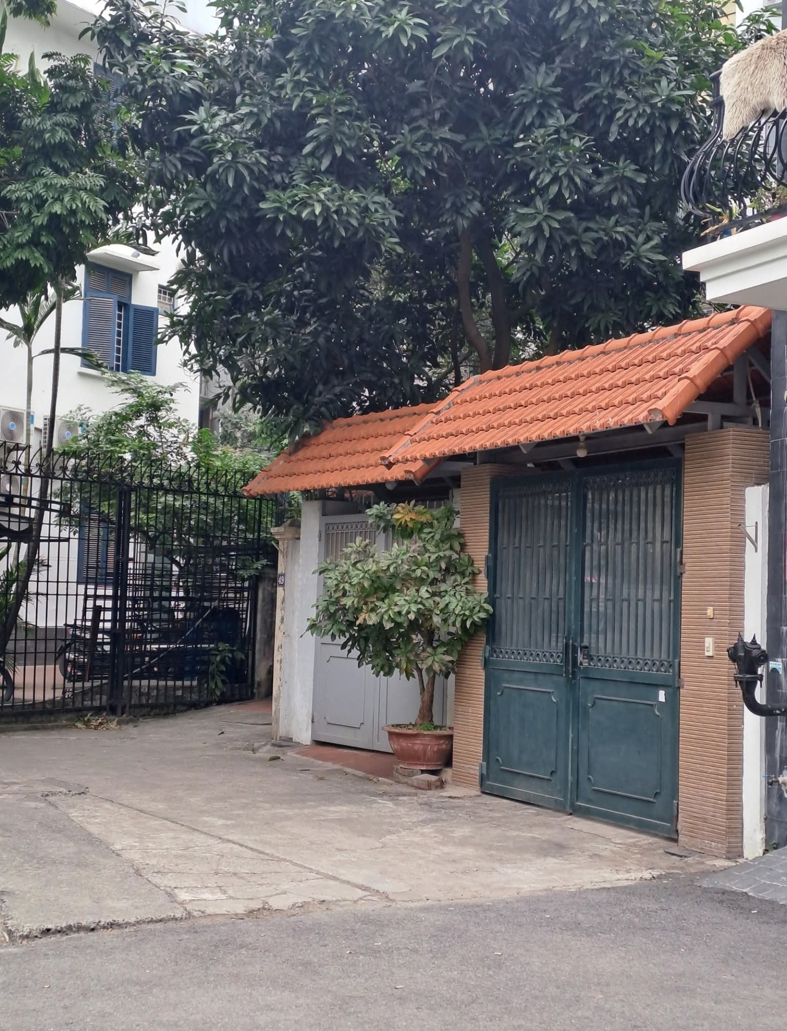Căn nhà tọa lạc mặt hồ Trúc Bạch, nơi được ví là không gian sống nên thơ nhất Thủ đô