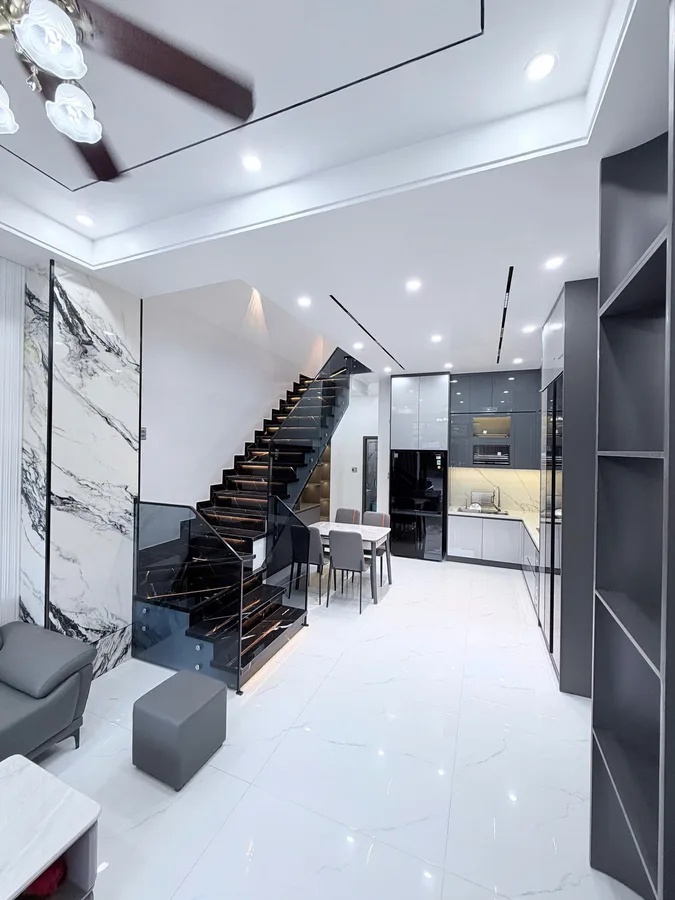 NHÀ 3 TẦN MẶT TIỀN ĐẶNG HUY TÁ - GIÁ CHỈ 7TY5