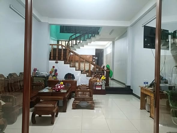 CẦN BÁN NHÀ MẶT TIỀN NGUYỄN CHÁNH – VỊ TRÍ KINH DOANH ĐẸP