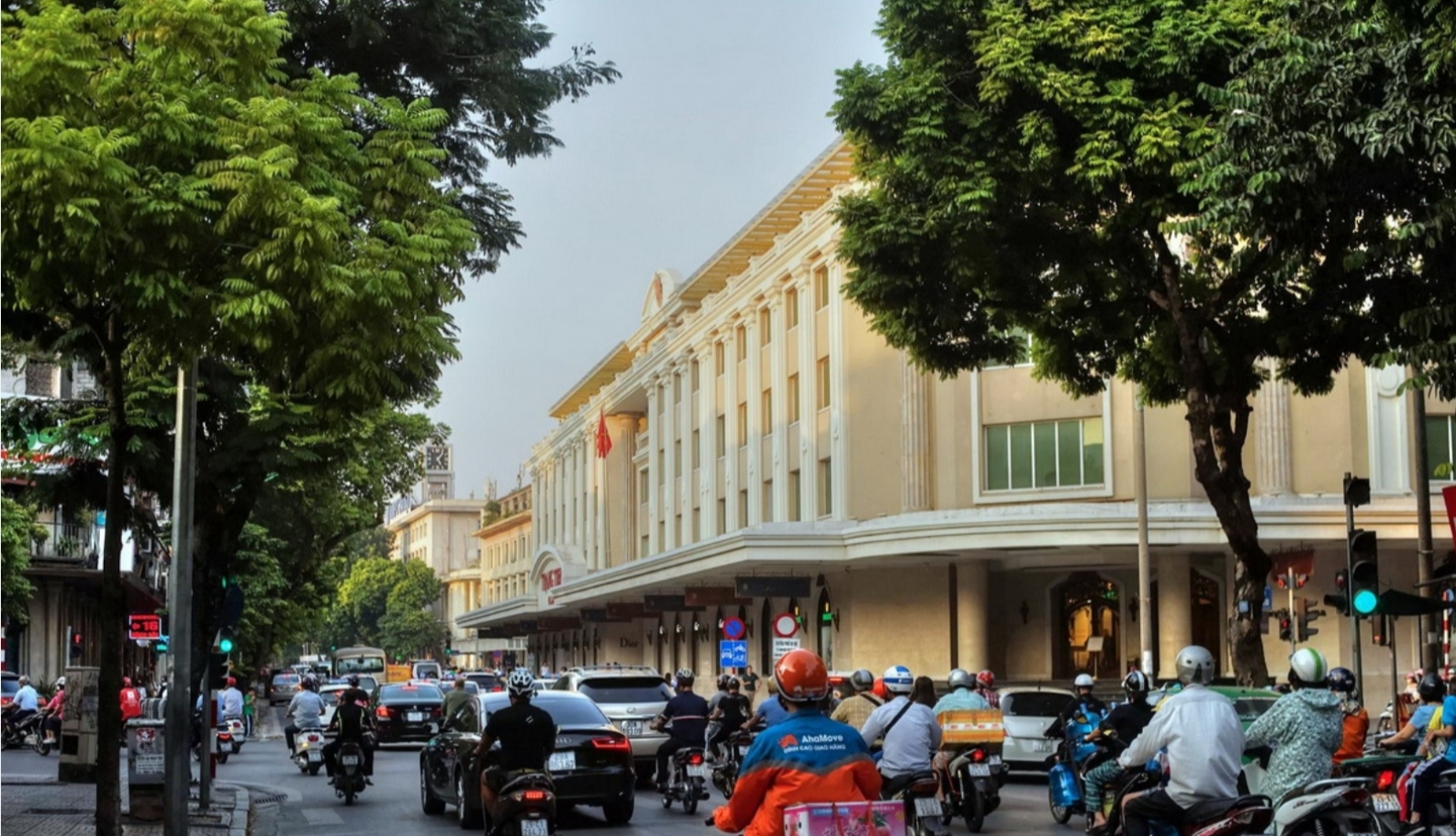 Phố Hàng Bài – trục phố biểu tượng của Hà Nội, nơi hội tụ tinh hoa văn hóa