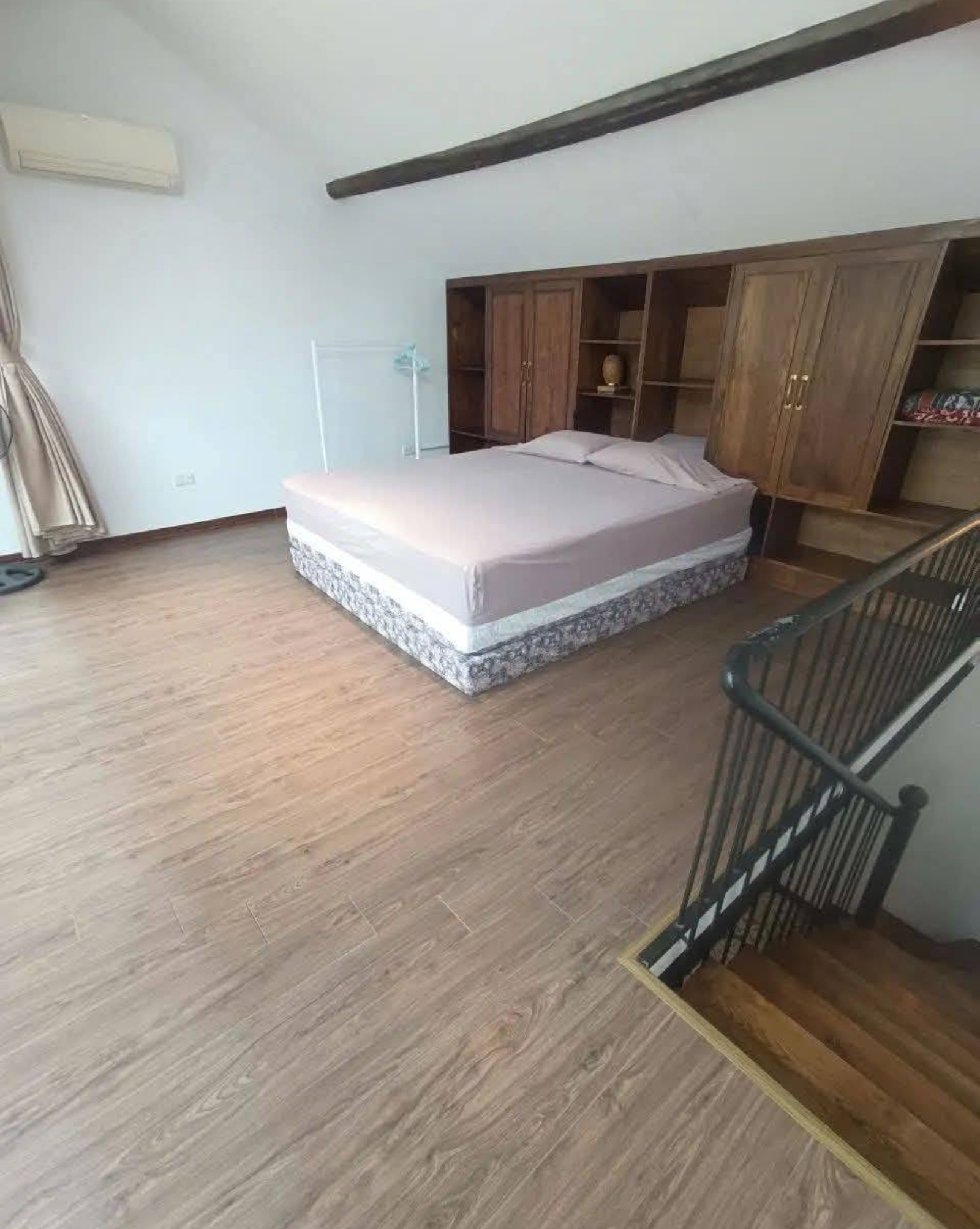 Căn nhà nằm tại phố Tô Hiến Thành, vị trí trung tâm quận Hai Bà Trưng, kết nối nhanh vào khu phố cổ, Bờ Hồ, Trần Nhân Tông – Lê Duẩn. Khu vực dân trí cao,