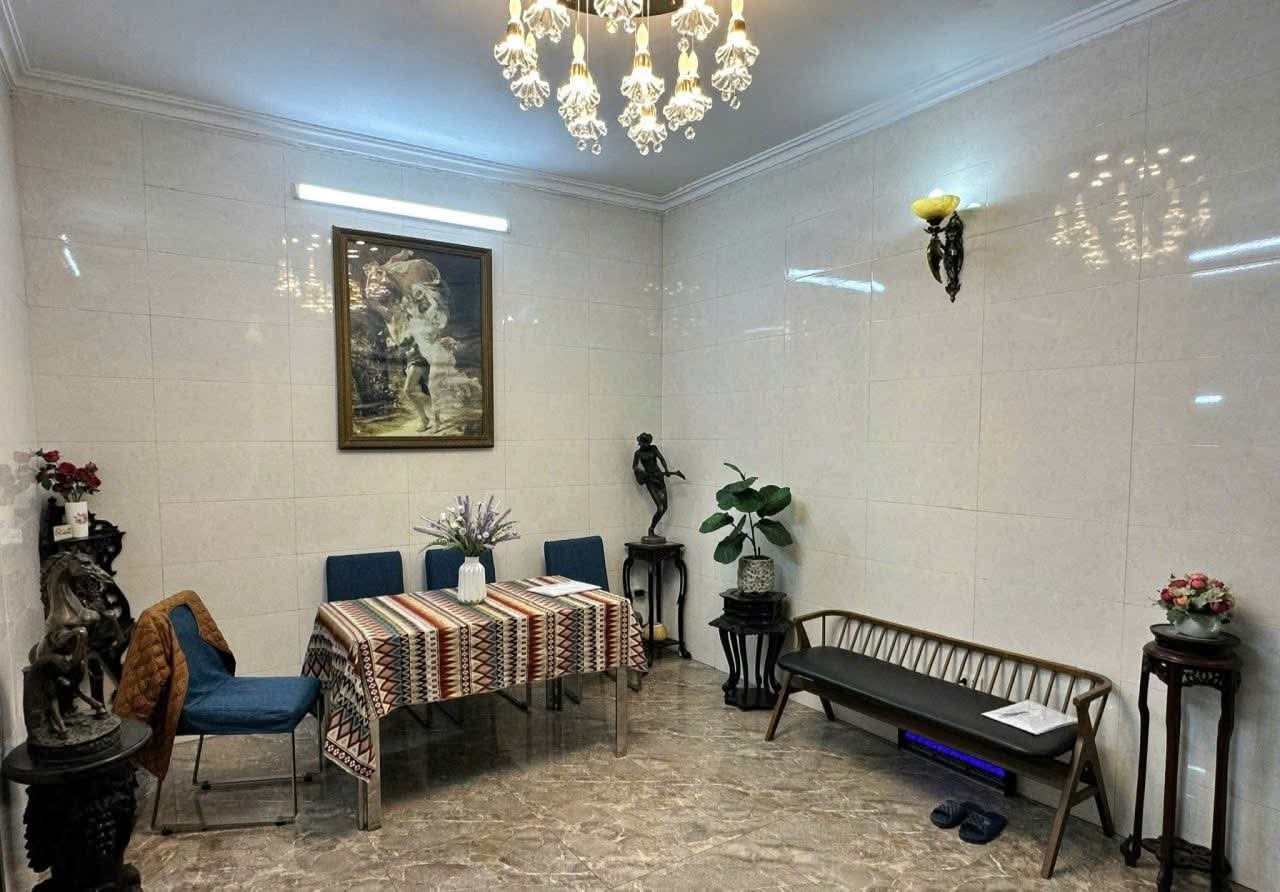 Nhà Hàng Chuối, khu công chức Pháp quận Hai Bà Trưng. 48 mét 4 tầng, mt 6m.