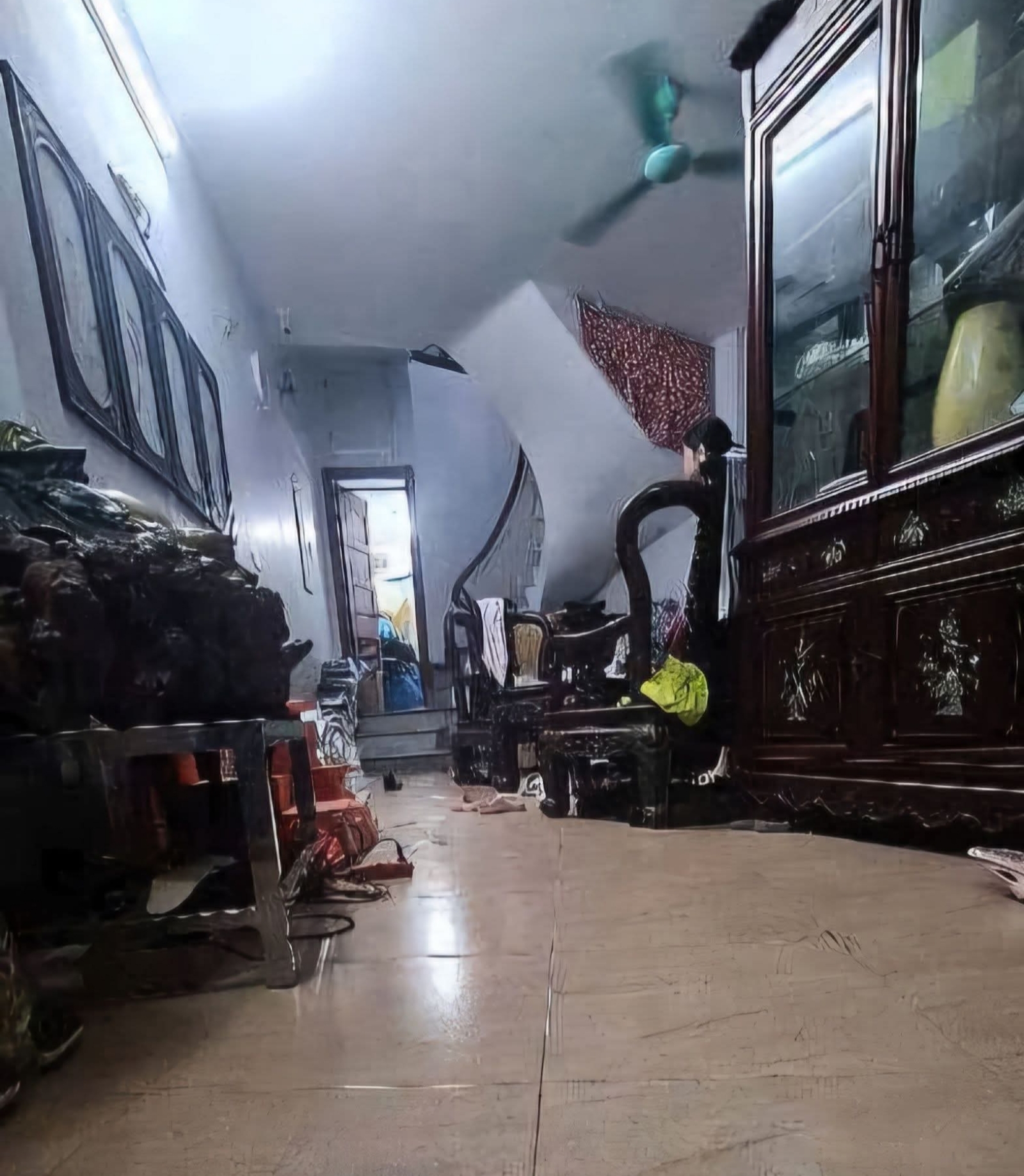 Trung tâm ẩm thực Tống Duy Tân 36 mét 4 tầng, mặt tiền thênh thang đón nắng.
