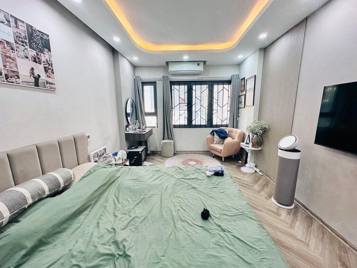 Bán Nhà Tân Mai. Hoàng Mai. 5 Tầng Thang Máy. Ô Tô. DT 74m2. MT 3.7m. Giá 22.4 Tỷ.