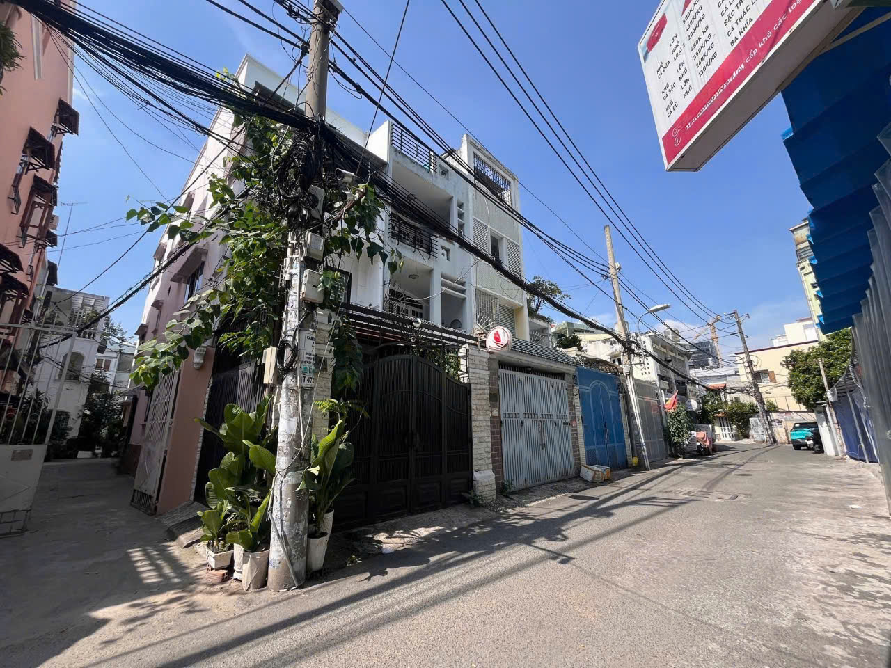 Bán nhà hẻm xe hơi Nguyễn Văn Đậu, Bình Thạnh. DT 4.5x15m, DTCN 70m2, 3 lầu, 4PN, giá 9.5 tỷ TL