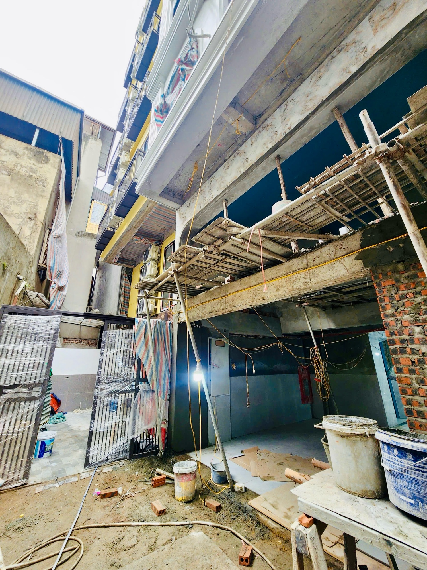 BÁN CCMN 7 TẦNG - THANG MÁY - VÀI BƯỚC RA PHỐ - 22P KK - DÒNG TIỀN 150TR/THANG - 2 THOÁNG TRƯỚC SAU - FULL NỘI THẤT.