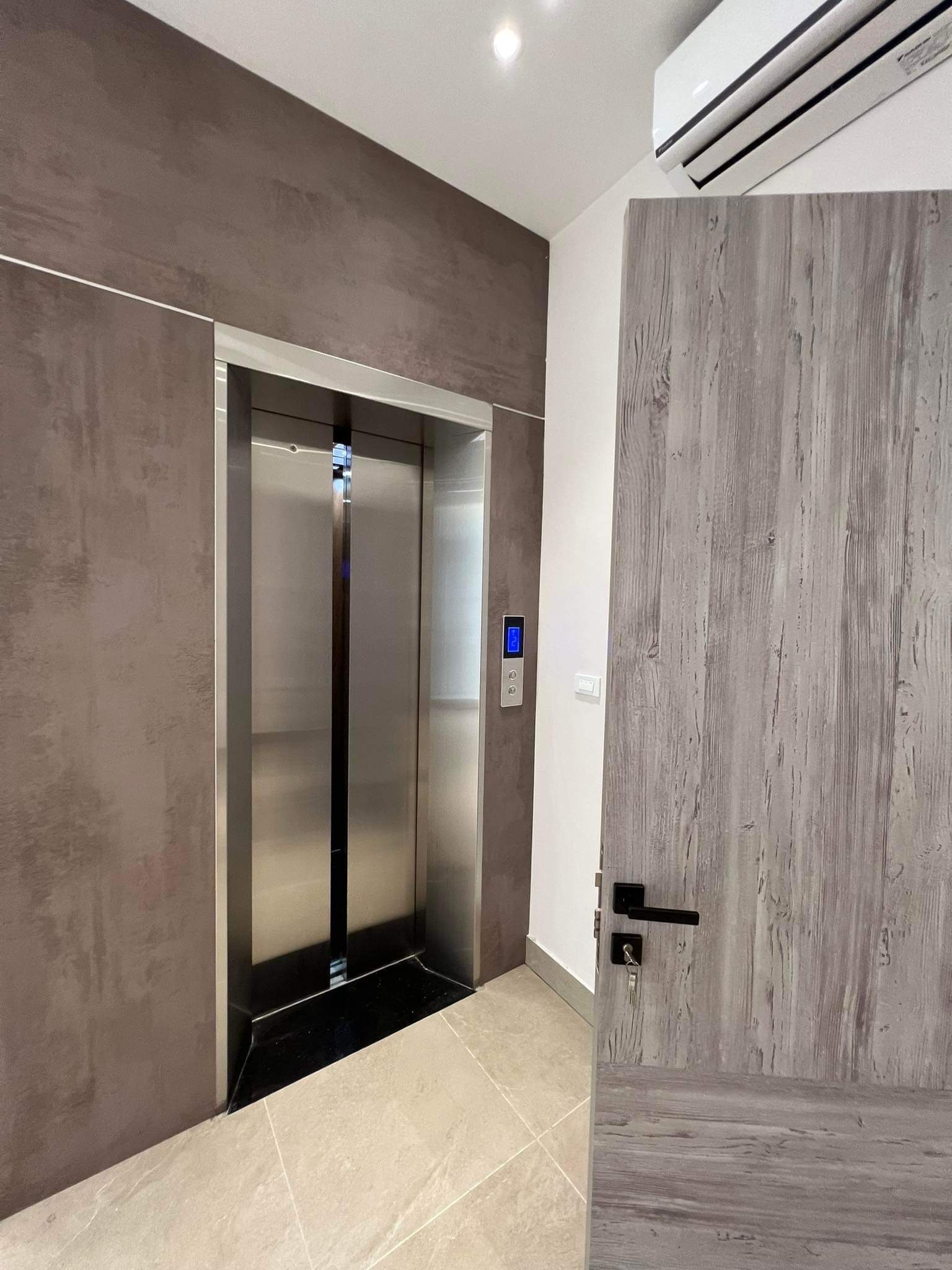 bán nhà Lô góc Mặt phố VIP trung tâm nằm giữa 3 quận Đống Đa Ba Đình Tây Hồ gần sân Vận Động Hàng Đẫy di tích Văn Miếu Quốc Tử Giám- phố Hàng Cháo, vỉa hè