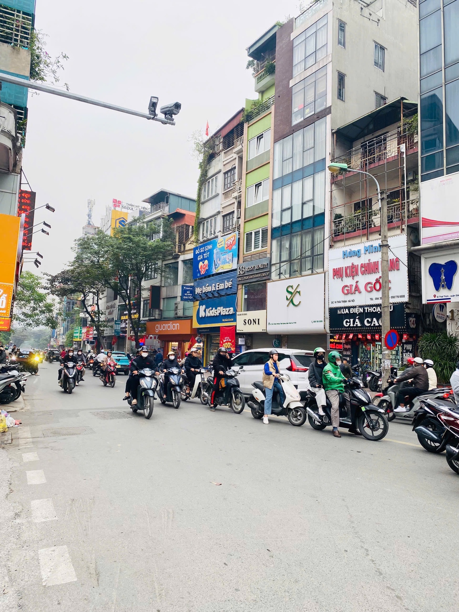 BÁN NHÀ MẶT PHỐ THÁI THỊNH-VỊ TRÍ ĐẸP NGAY NGÃ BA TÂY SƠN - THÁI THỊNH - VỈA HÈ, KINH DOANH SẦM UẤT-RẼ NGẢ NÀO ĐI ĐÂU CŨNG TIỆN.