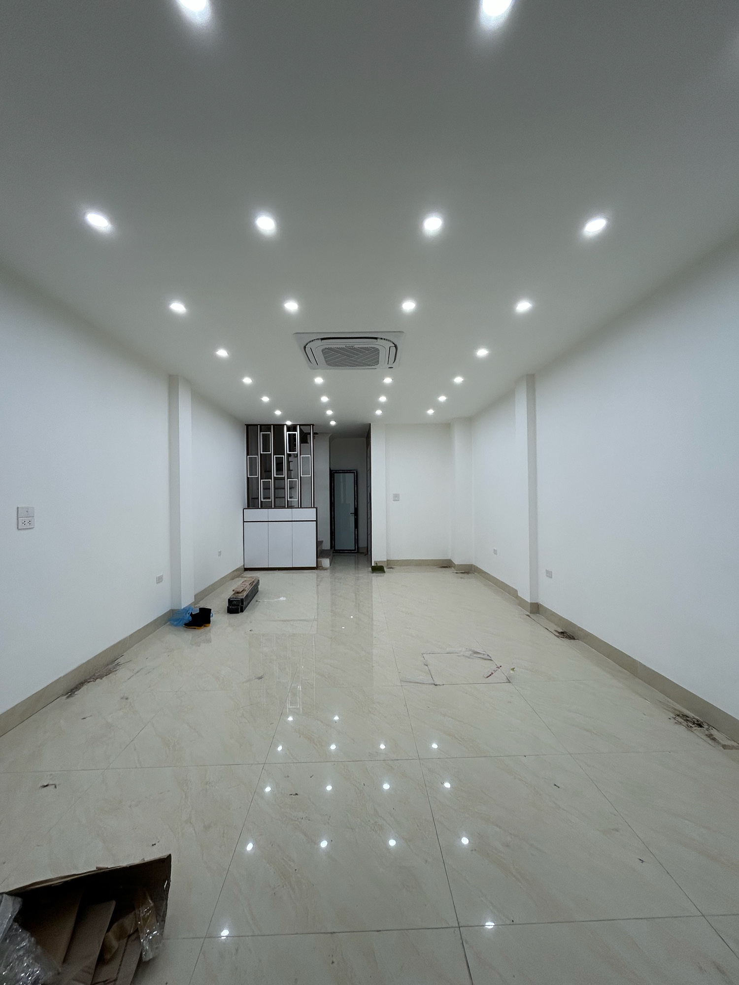 BÁN NHÀ MỚI KÍNH KOOG - 6 TẦNG THANG MÁY - NGÕ NÔNG GẦN PHỐ - TRƯỚC NHÀ RỘNG THOÁNG - TIỆN ÍCH NGẬP TRÀN