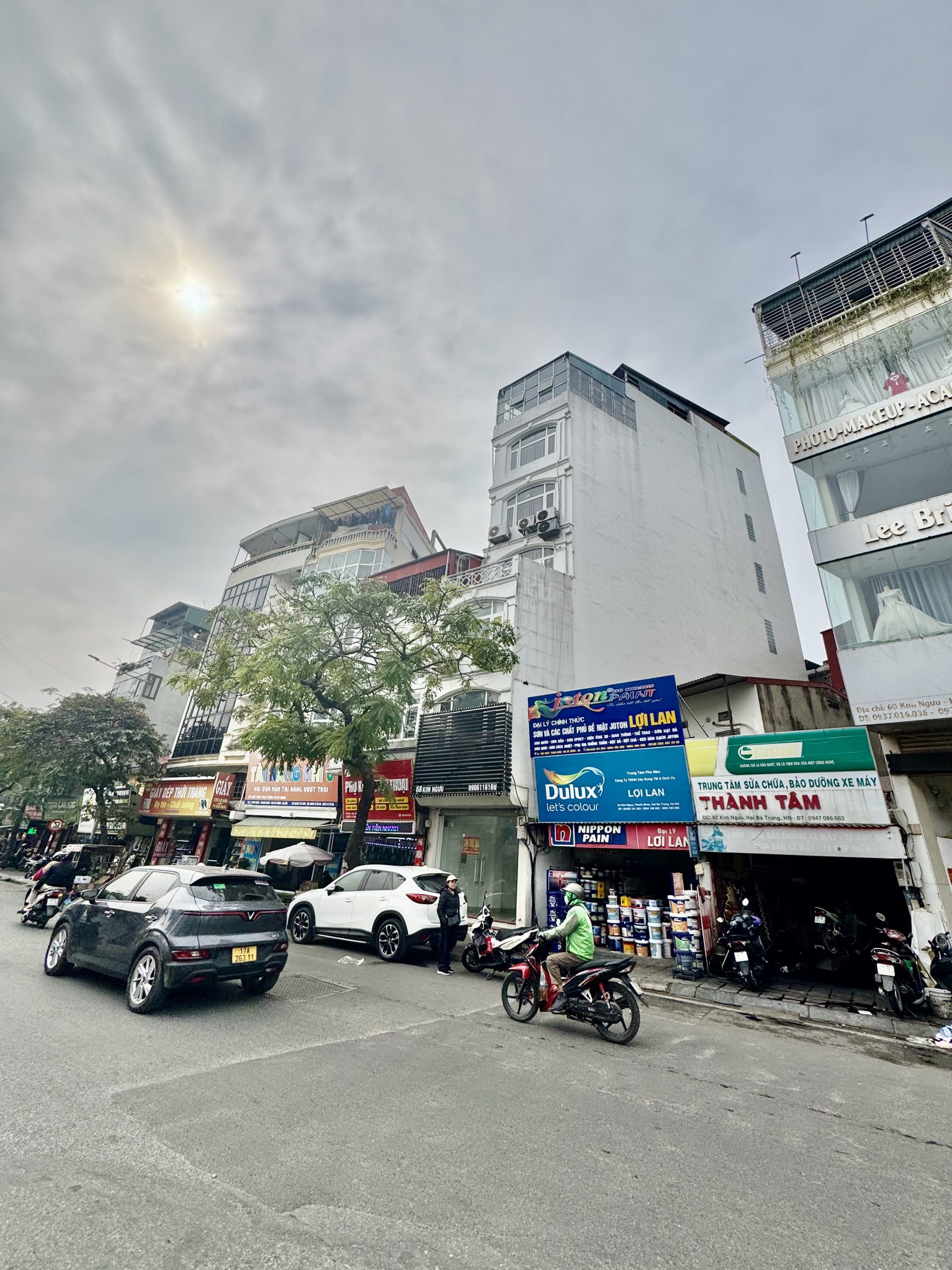 BÁN NHÀ MẶT PHỐ KIM NGƯU - 2 VỈA HÈ SIÊU RỘNG - VIEW SÔNG THOÁNG MÁT - LÔ GÓC - KINH DOANH SẦM UẤT NGÀY ĐÊM.