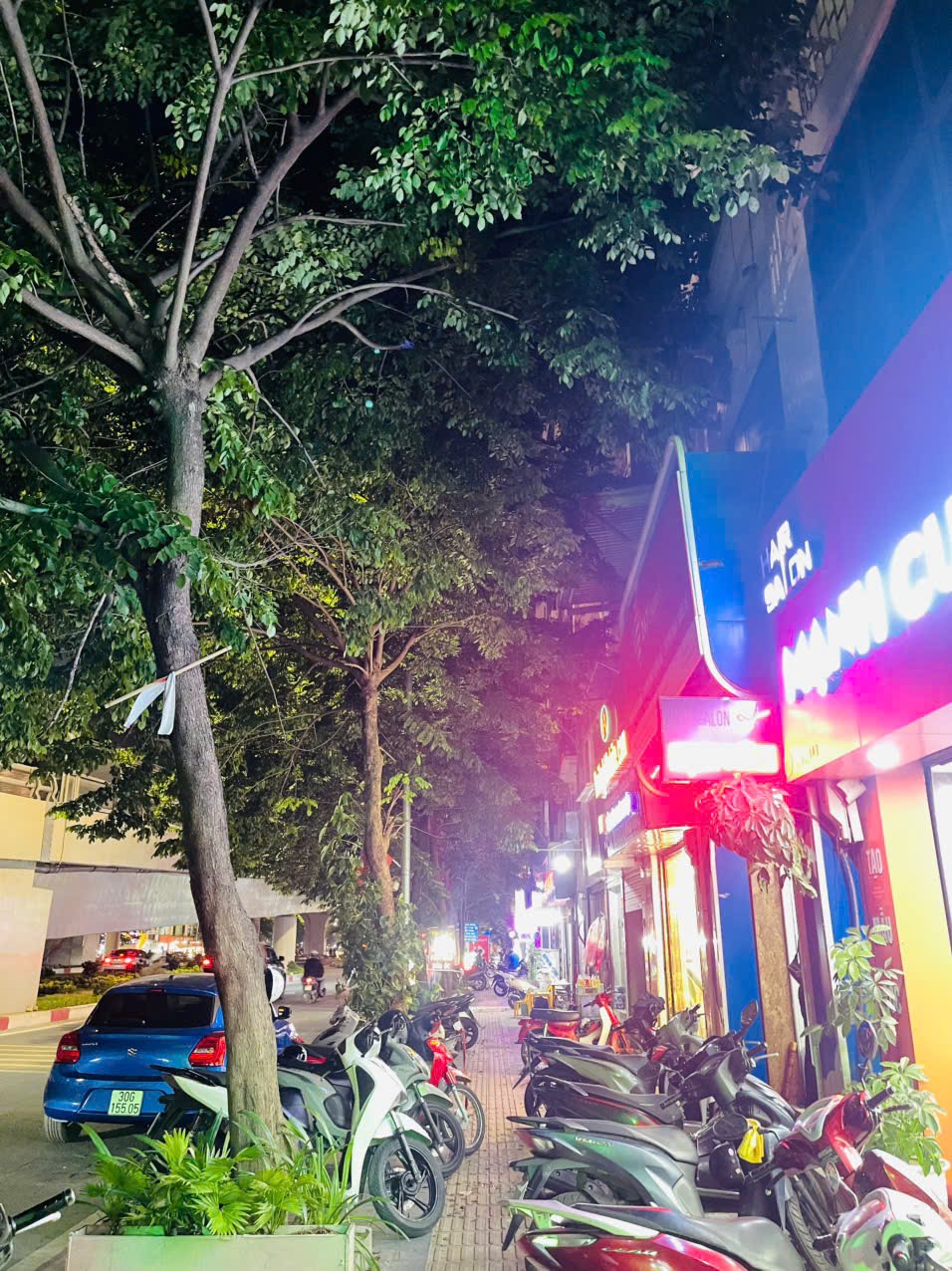 BÁN NHÀ 2 TẦNG MẶT PHỐ ĐẠI LA 3 LÀN Ô TÔ TRÁNH THOẢI MÁI - VỈA HÈ ĐÁ BÓNG.NHÀ VỪA Ở VỪA LÀM MẶT BẰNG KINH DOANH RẤT TỐT.