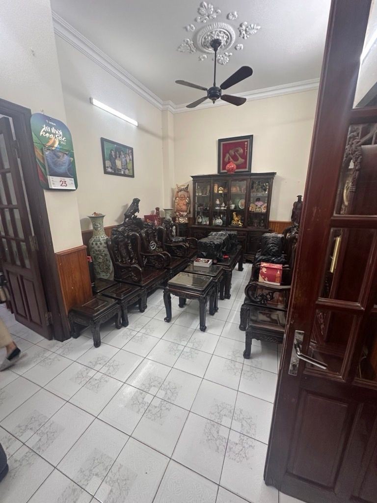 NHÀ DÂN XÂY 3 TẦNG VÔ CÙG KIÊN CỐ CHẮC CHẮN. MÓNG 5 TẦNG SỬA LÊN TẦNG THOẢI MÁI - ĐẤT LÔ GÓC NỞ HẬU ĐẸP RẤT GẦN PHỐ - CHUẨN KO QH.