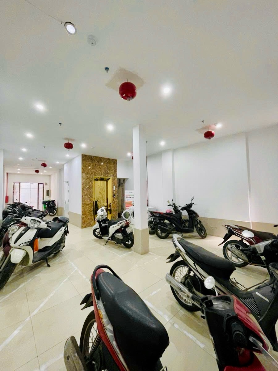 BÁN CCMN 7 TẦNG - THANG MÁY - Ô TÔ - 2 THOÁNG - 18P KHÉP KÍN - DÒNG TIỀN 100TR/THÁNG.
