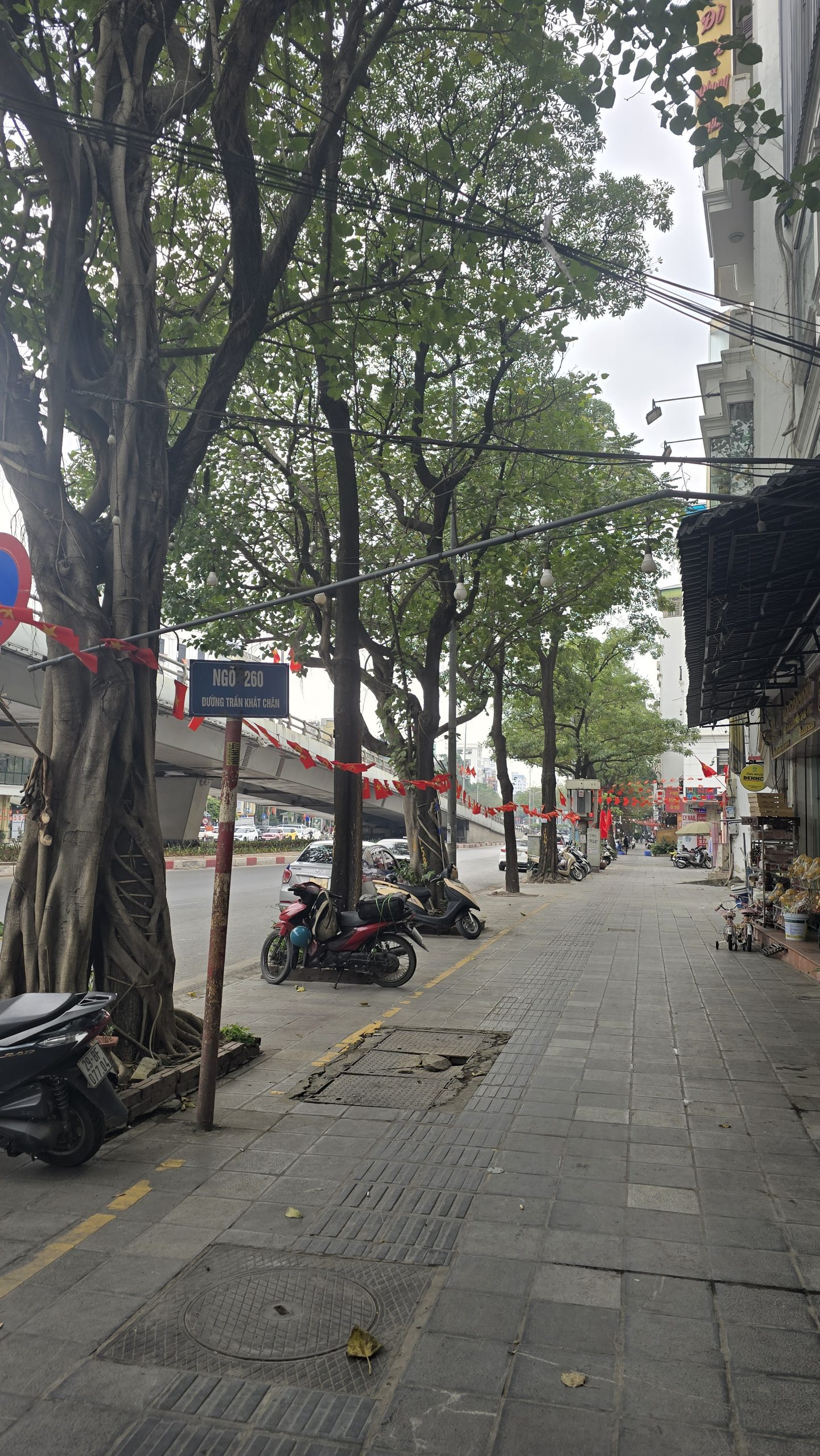 BÁN NHÀ ĐẸP Ở LUÔN - 1 NHÀ RA PHỐ - Ô CHỜ THANG MÁY - CHỦ TỰ XÂY - KCBT CHẮC CHẮN - 3 NGỦ ĐỦ CÔNG NĂNG Ở LUÔN