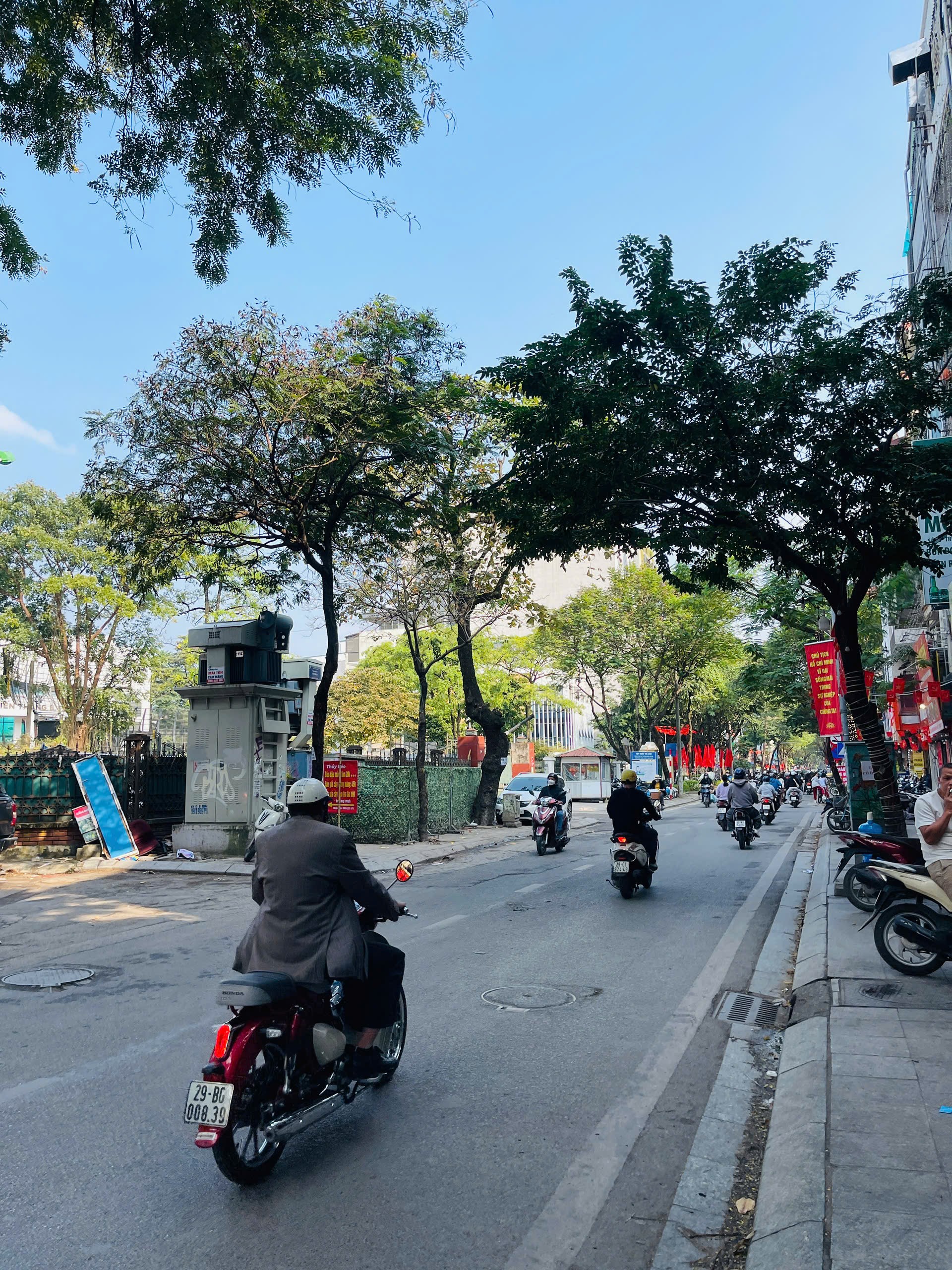 BÁN NHÀ VIP BA ĐÌNH - 20M RA MẶT PHỐ - NHÀ MỚI SIÊU ĐẸP Ở LUÔN - TIỆN ÍCH VÔ VÀN