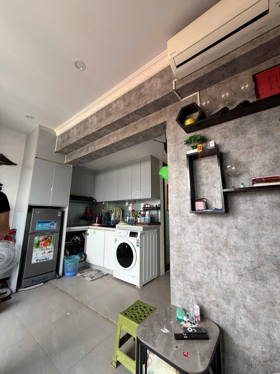 BÁN CHUNG CƯ MINI- DÒNG TIỀN 90tr THÁNG THANG MÁY. - Ngõ trước nhà SH quay đầu. - 80m ra mặt phố. - Khu vực đông dân cư và tiện ích. - Khách luôn full phon