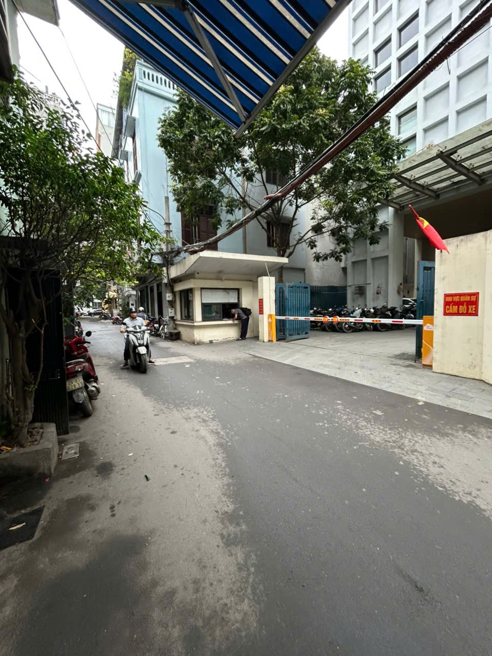 BÁN NHÀ ĐẸP THANH XUÂN – GARA Ô TÔ – NGÕ Ô TÔ TẢI – KINH DOANH - TRƯỚC MẶT CTY CP29 NHÀ VỊ TRÍ CỰC ĐẸP TRƯỚC CỬA CƠ QUAN KD HÀNG ĂN, HÀNG UỐNG, CAFE ,CHO THUÊ