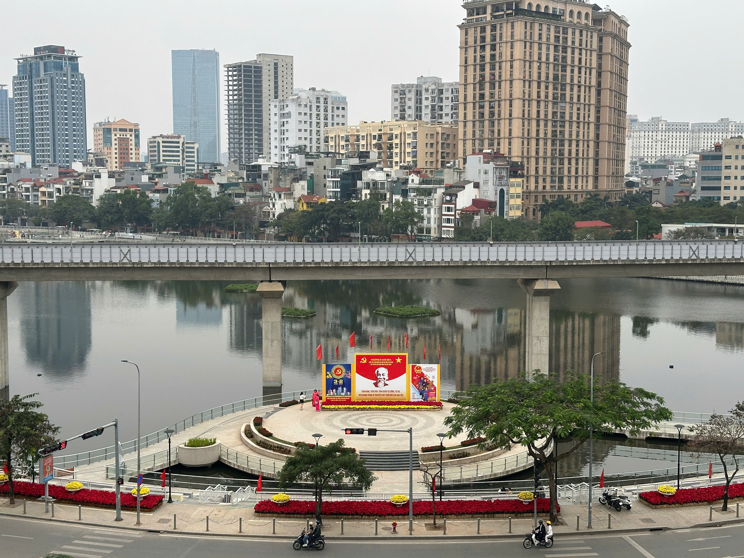 CHO THUÊ NHÀ: MẶT TIỀN TRUNG TÂM QUẬN ĐỐNG ĐA ĐỐI DIỆN HỒ HOÀNG CẦU.