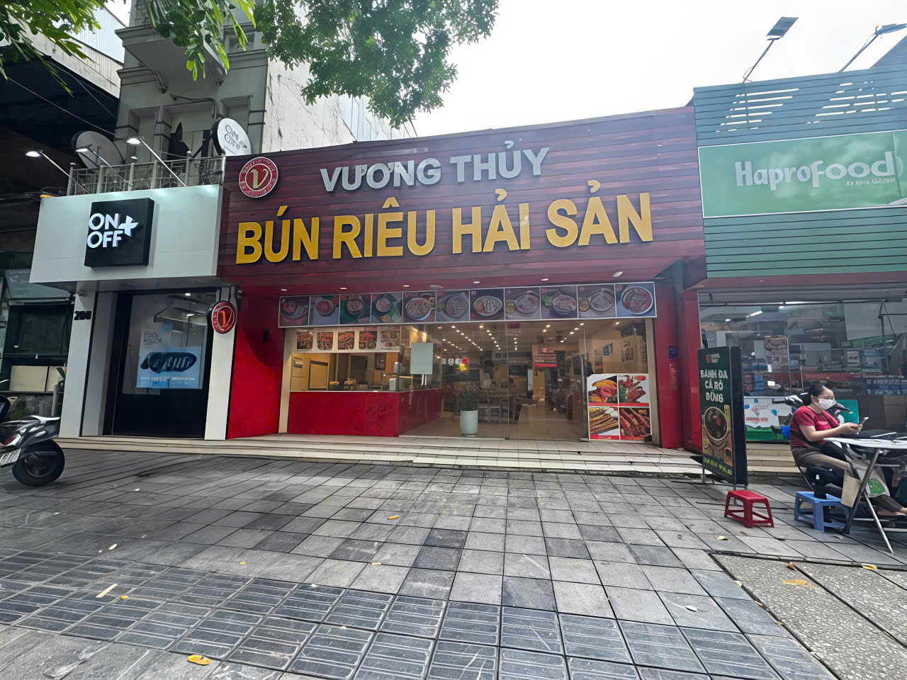CHO THUÊ NHÀ PHỐ GIẢNG VÕ BA ĐÌNH HÀ NỘI Diện tích: 300m2 Mặt tiền : 7m