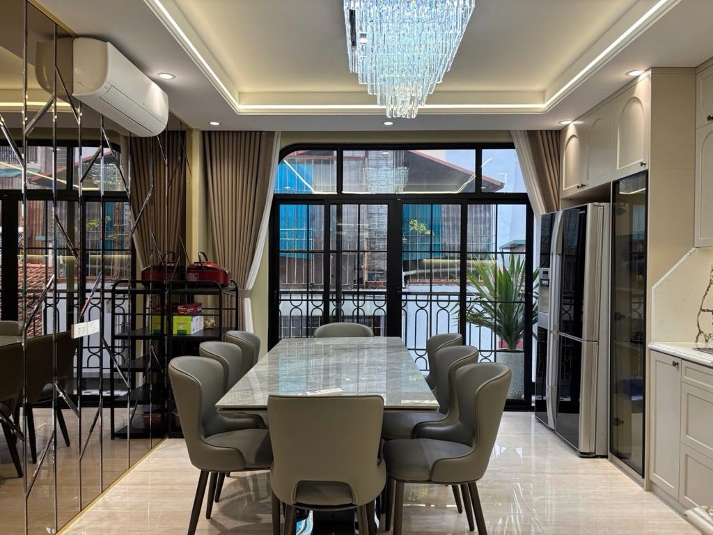 Bán nhà Hồng Tiến Dân Xây- Gara- Thang máy -full NT 35m 7 tầng nhỉnh 11tyr (TL)