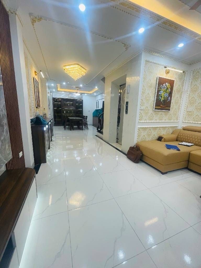 Bán nhà đẹp Việt Hưng- Ô tô- Gara- Thang Máy- 50m 6tầng 11,5 tỷ (TL)