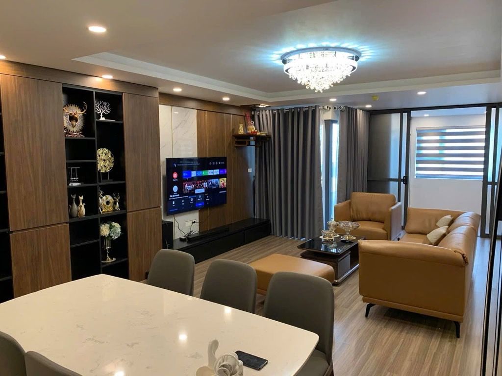 Bán chung cư Eurowindow - Hàng xóm Vin Cổ Loa -view Trung tâm triển lãm- 3 ngủ - 82m- nhỉnh 4 tỷ(TL)