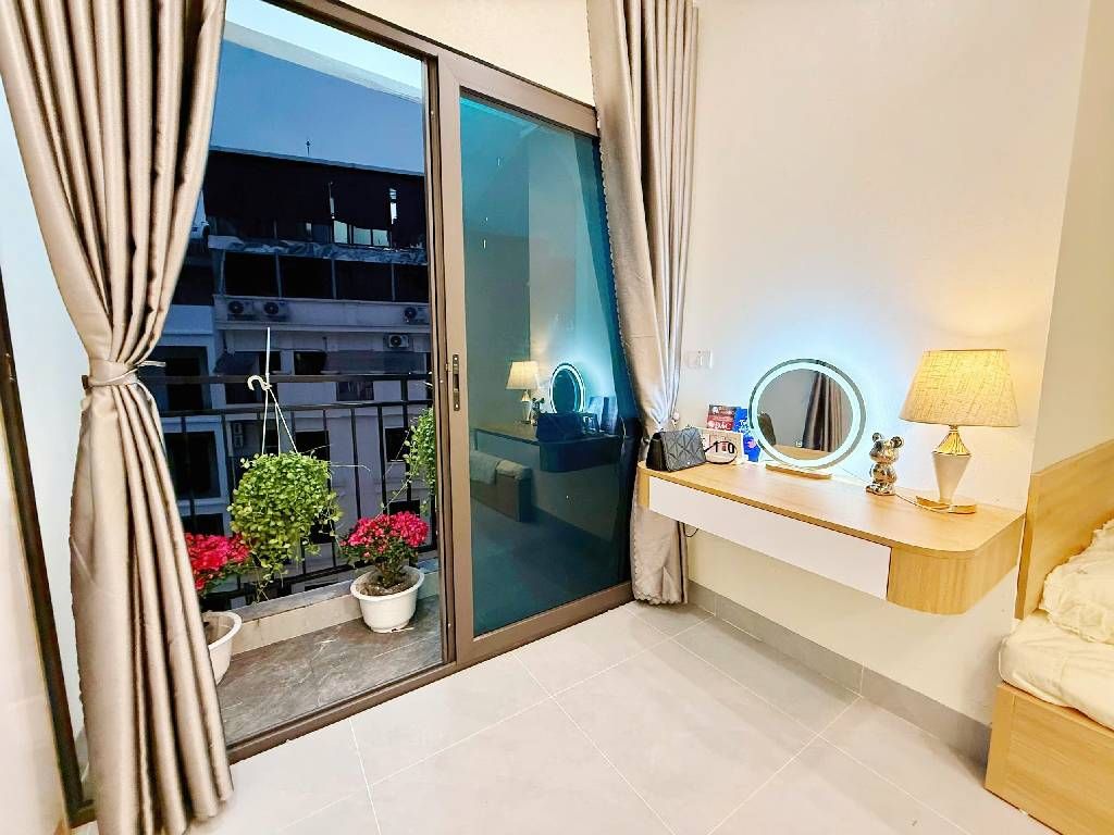 Hiếm- Bán nhà đẹp Nguyễn Sơn- Gần Ô tô- Sát phố- Dân xây- 60m 5 tầng thang máy- full NT- nhỉnh 13 tỷ(TL)