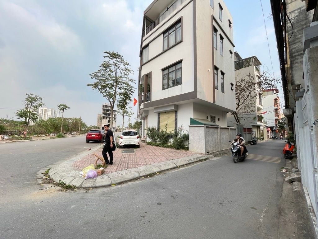 Bán đất trung Tâm Ngọc Thụy - Oto Tránh- tiện ích bạt ngàn 130m- Mặt tiền rộng- nhỉnh 31 tỷ(TL)