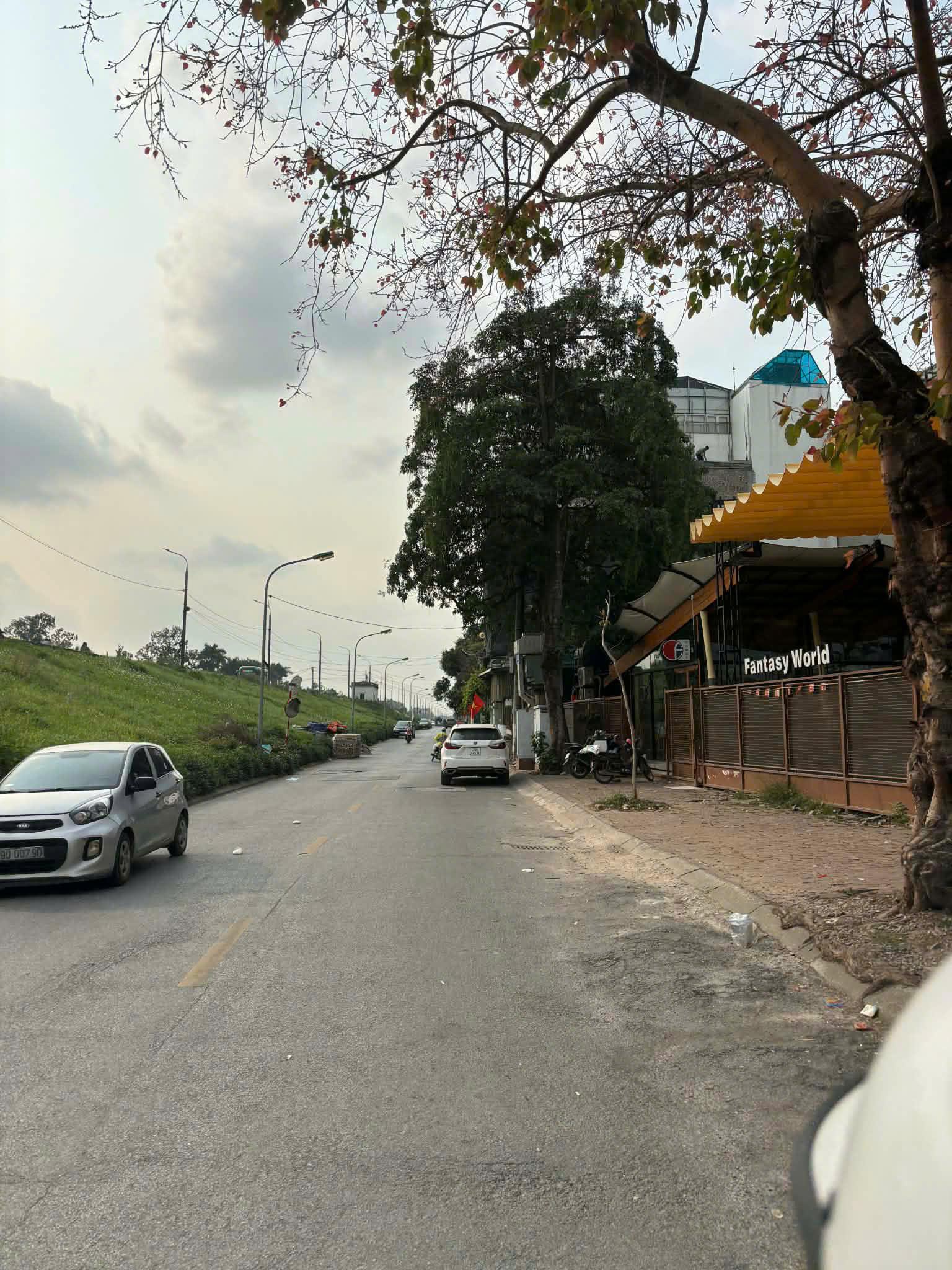 NHÀ ĐẸP - CỰC HIẾM - Vị Trí Đắc Địa Tại Lâm Du, Bồ Đề, Long Biên, Hà Nội