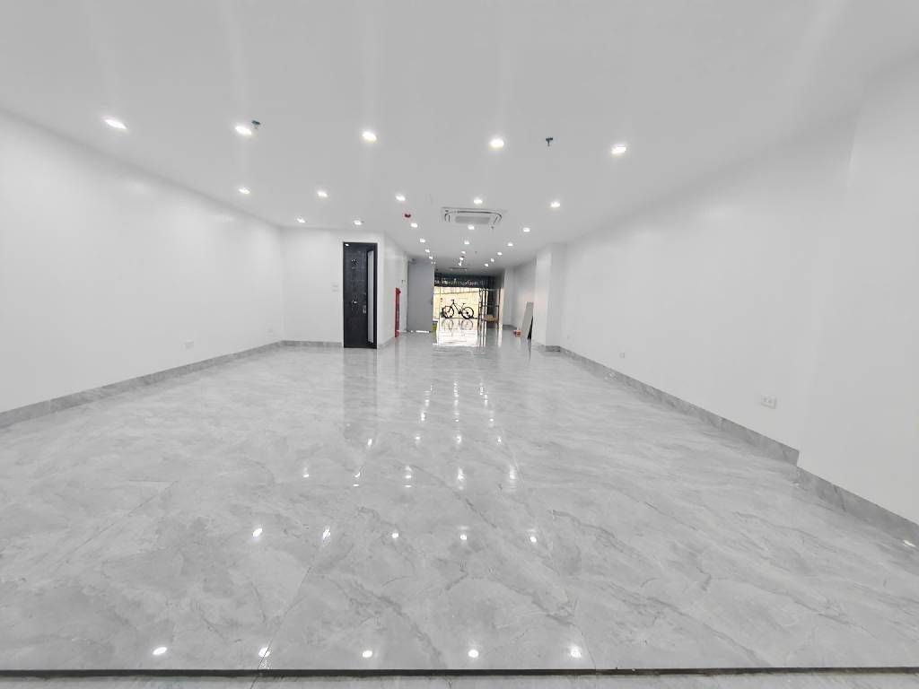 Hiếm- Bán tòa nhà Hồng Tiến-View cầu TRần Hưng Đạo Dòng tiền KHủng-138m- 7 tầng-30 tỷ