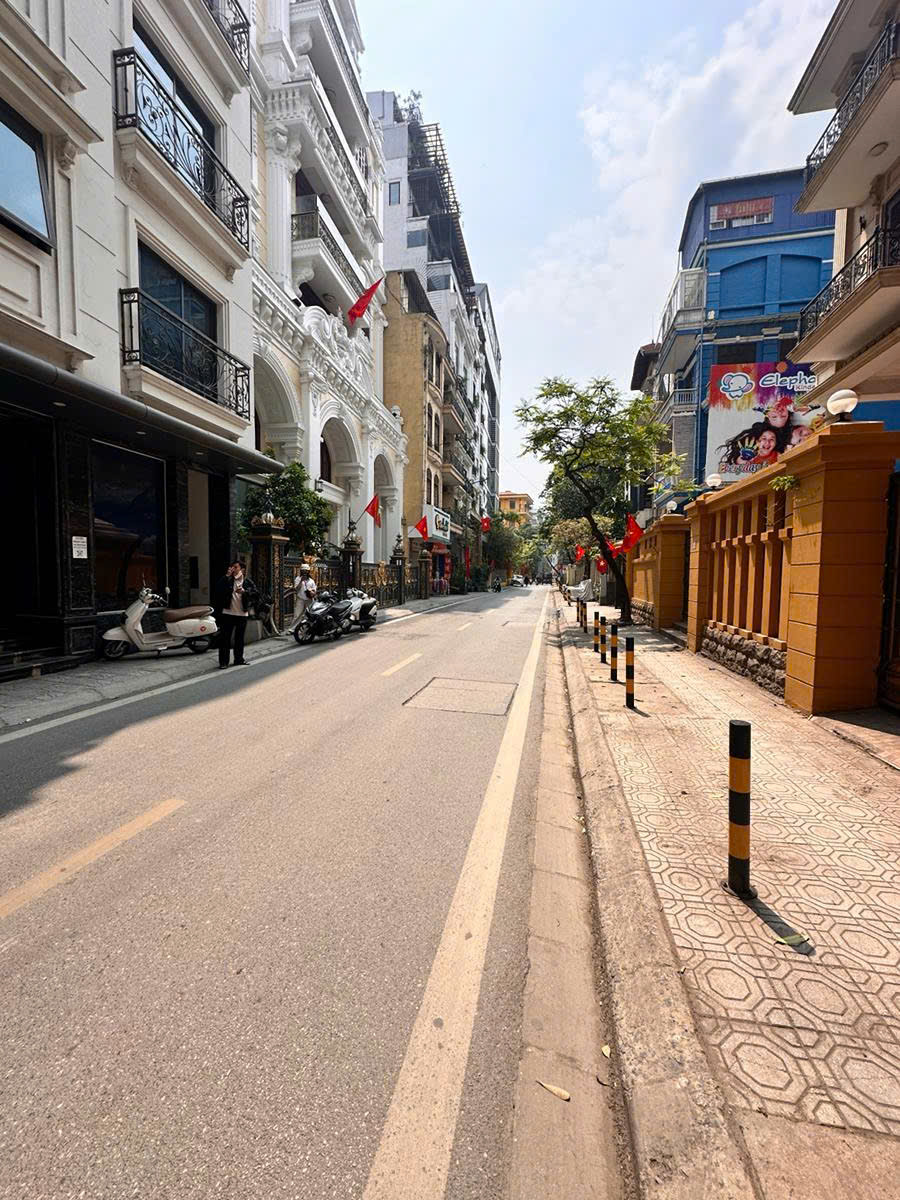 SIÊU PHẨM LINH LANG - 103M2 x 10 TẦNG - MT 11M - DÒNG TIỀN 2.4 TỶ/NĂM - GIÁ 67.8 TỶ