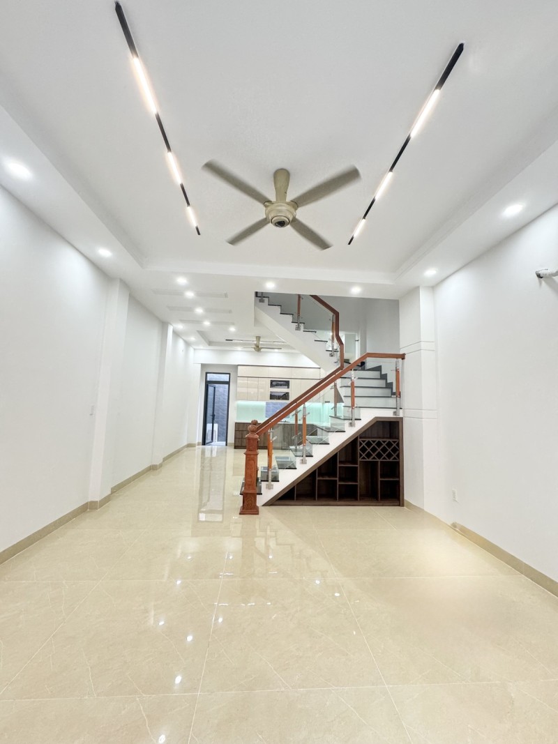 Bán nhà đường 359, Phước Long B, Q9, Thủ Đức, TP HCM. DT 85m2, 4tầng. Giá 9.8 tỷ, SHR - 0933125879