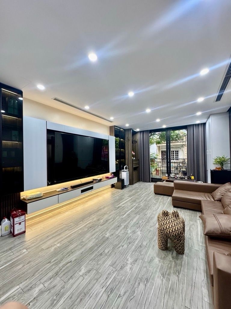 Bán nhà đẹp Ngọc Lâm- View Công Viên- Full NT- Oto- 90m 5 tầng nhỉnh 15 tỷ(TL)