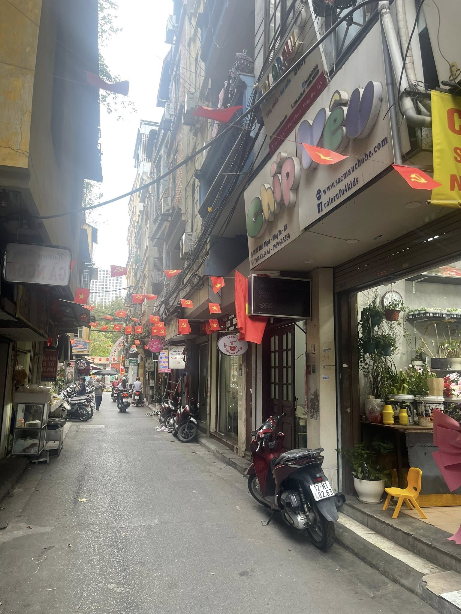 BÁN NHÀ MẶT NGÕ KINH DOANH ĐƯỜNG THÁI THỊNH. 4 TẦNG. Ô TÔ ĐỖ CỬA.